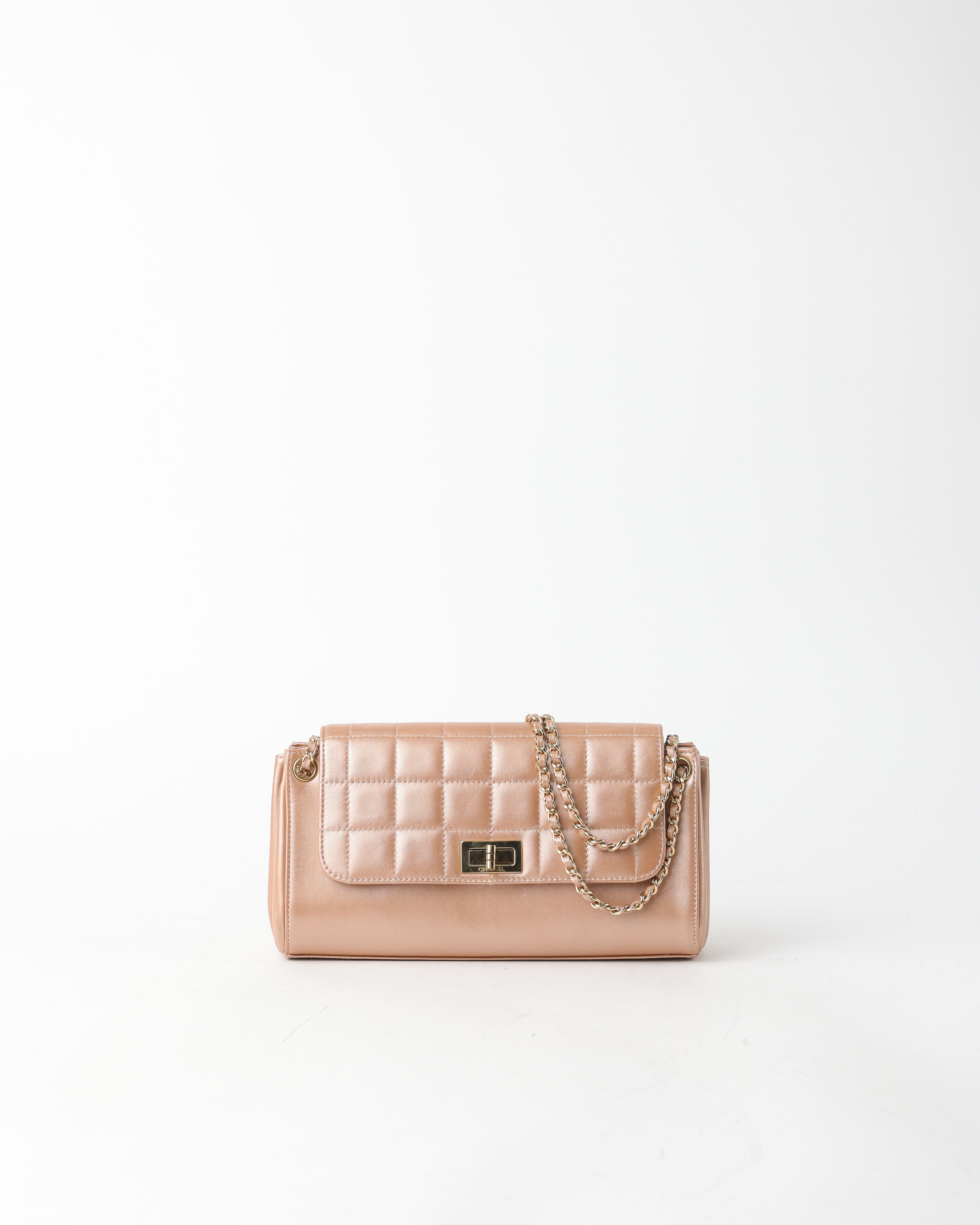 CHANEL Vintage 2.55 Reissue Flap Bag | A Retro Tale