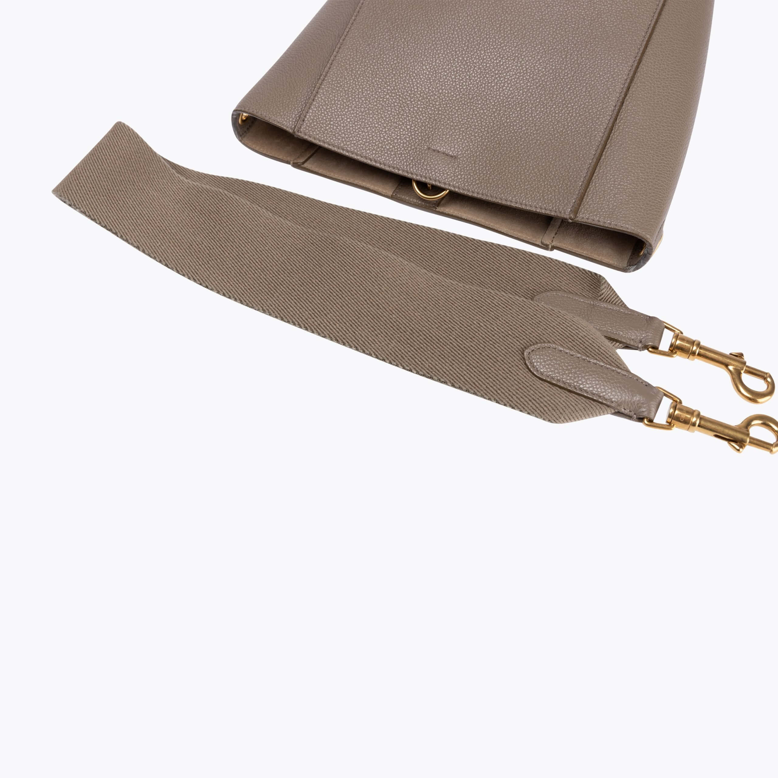 CÉLINE Small Seau Sangle Bucket Bag A Retro Tale