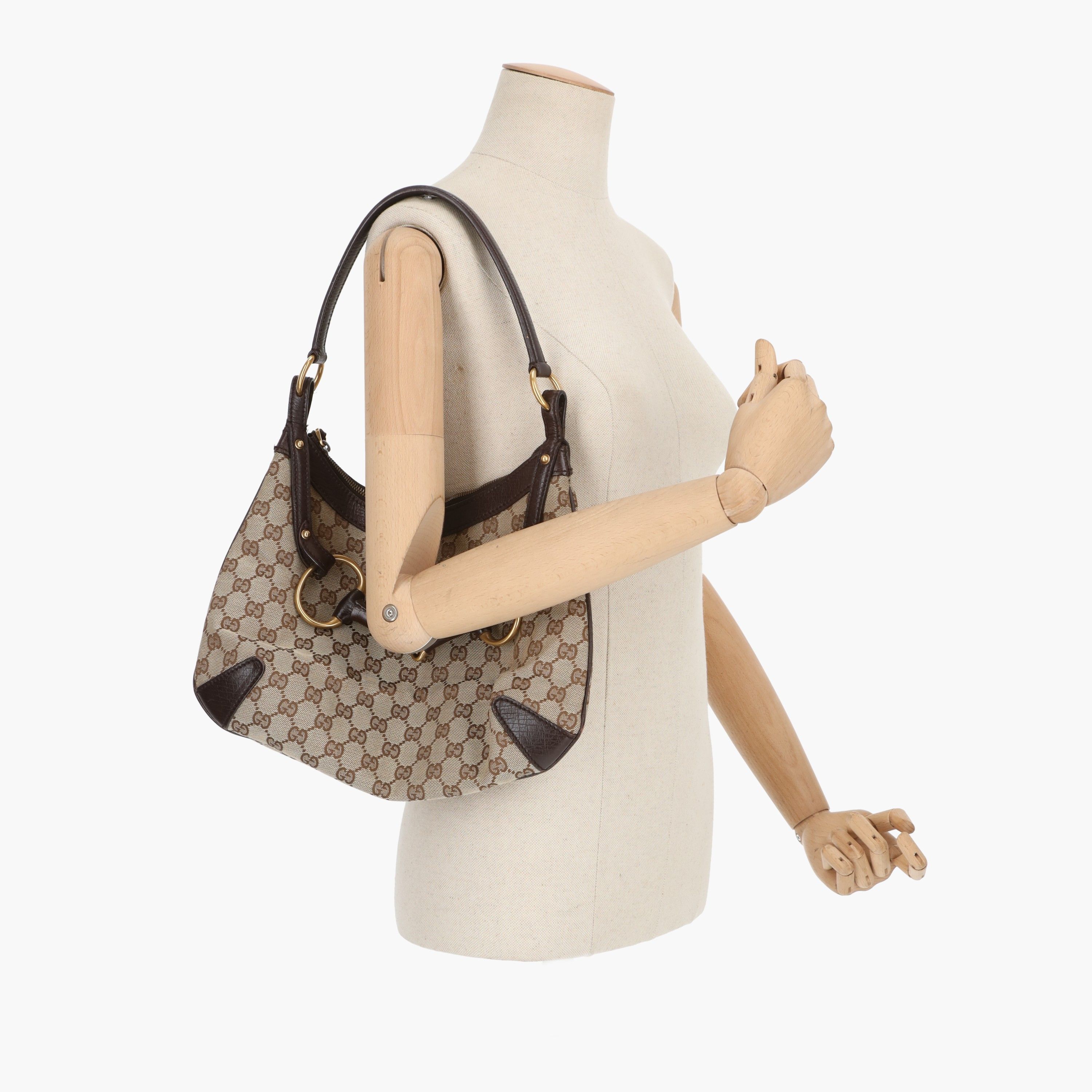 GUCCI Vintage Horsebit Hobo Bag A Retro Tale GUCCI Vintage Horsebit Hobo Bag A Retro Tale
