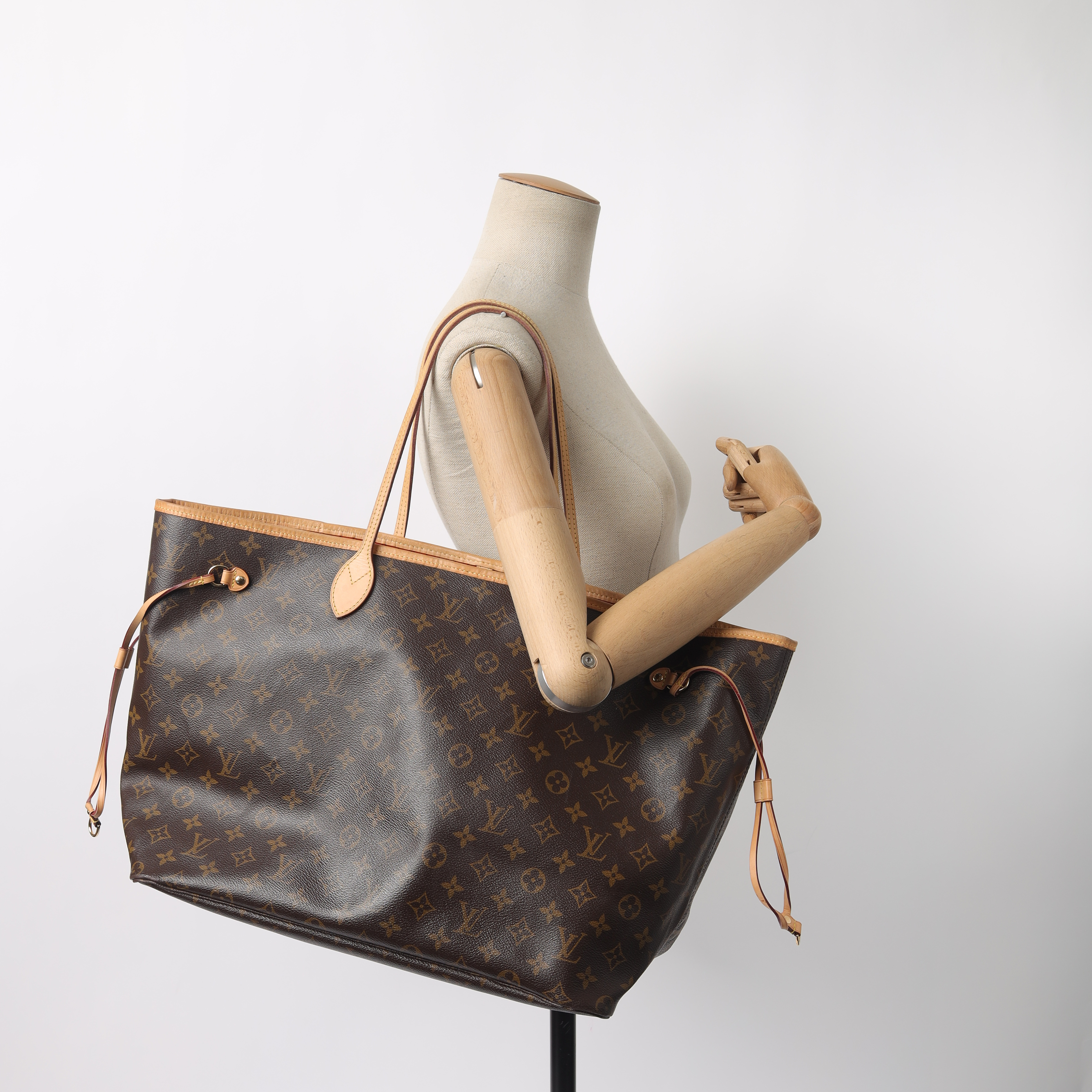 LOUIS VUITTON Vintage Monogram Neverfull GM Tote Bag | A Retro Tale
