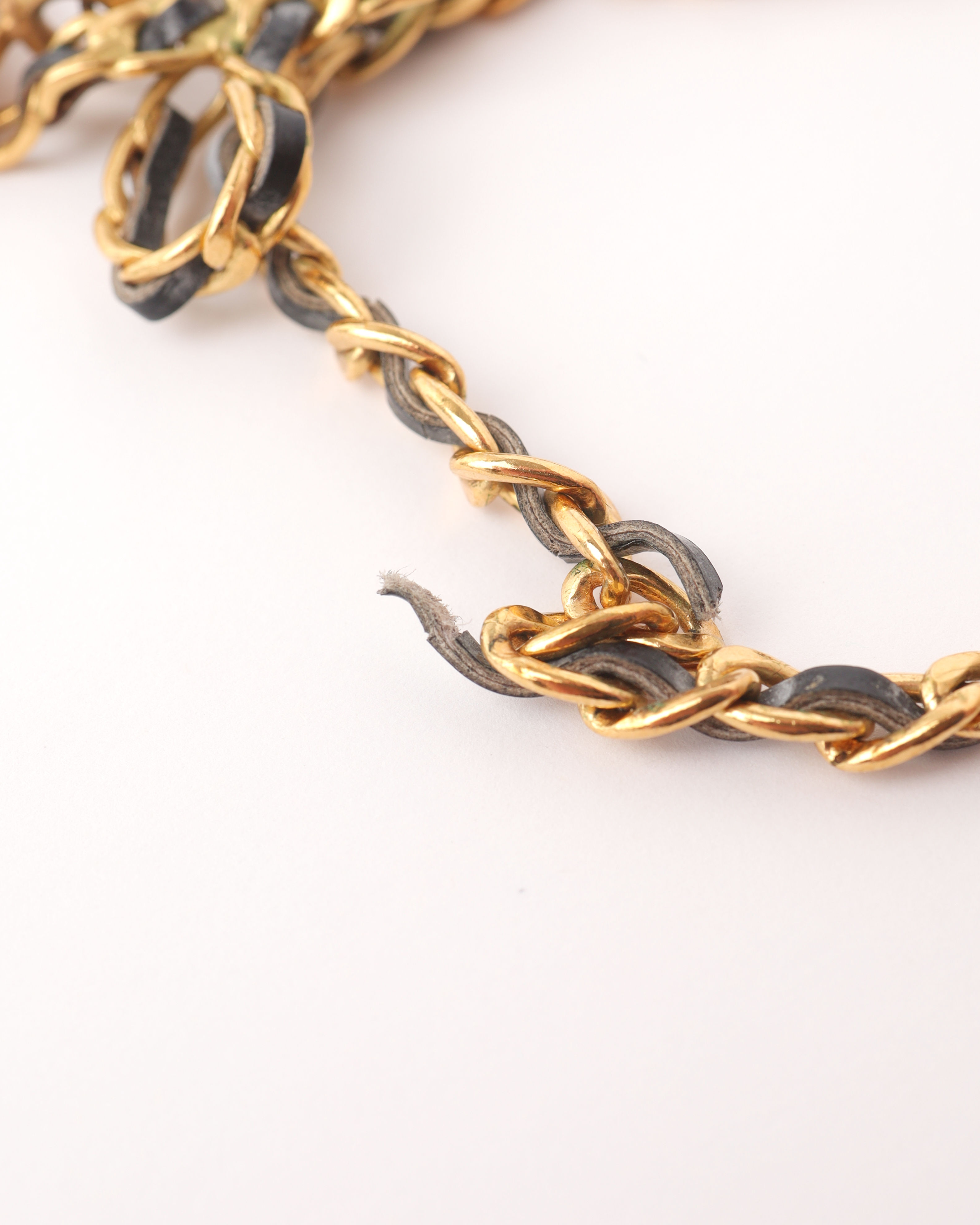 Pre-owned Chanel Ribbon Coco Leather Chain Choker