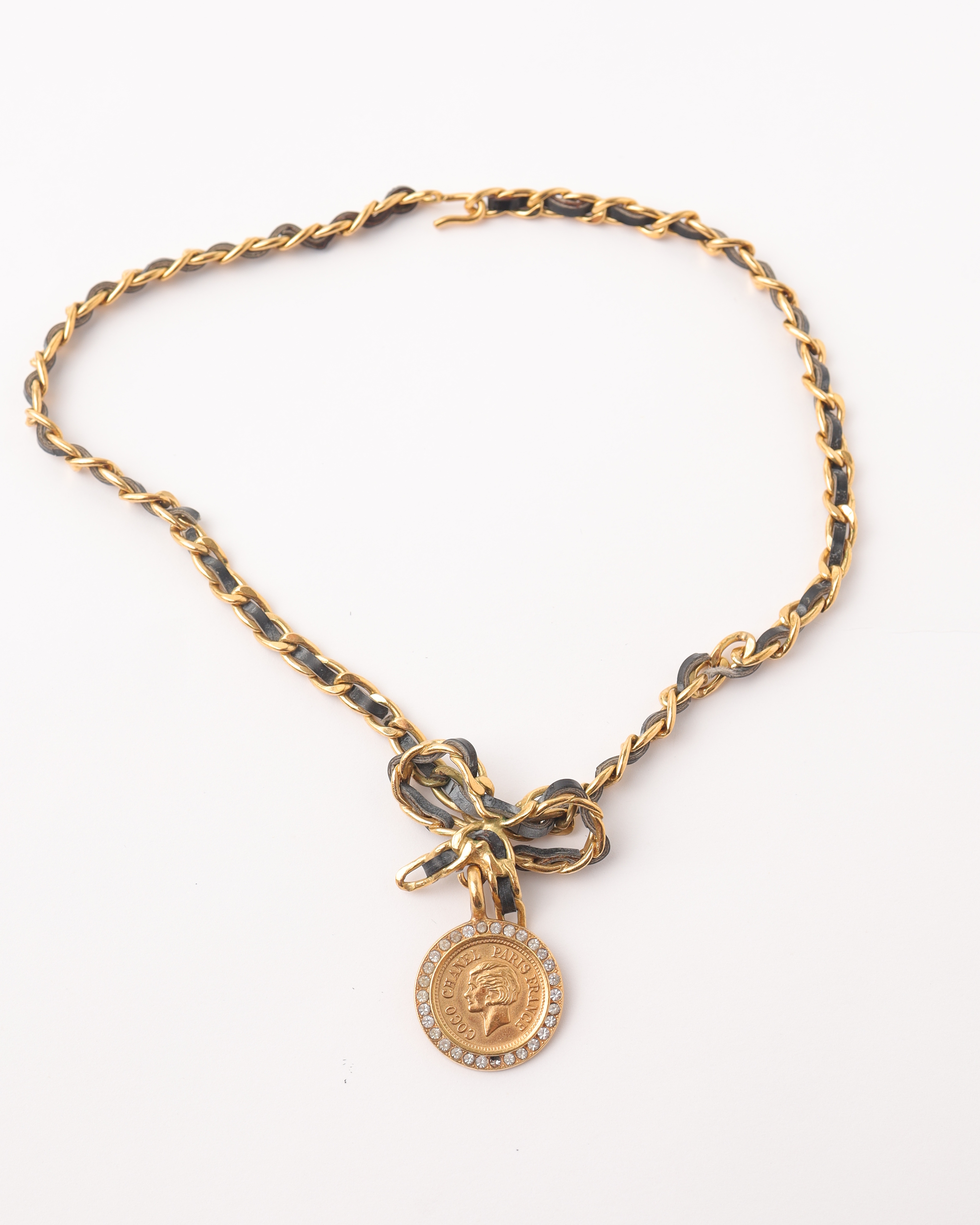 Pre-owned Chanel Ribbon Coco Leather Chain Choker