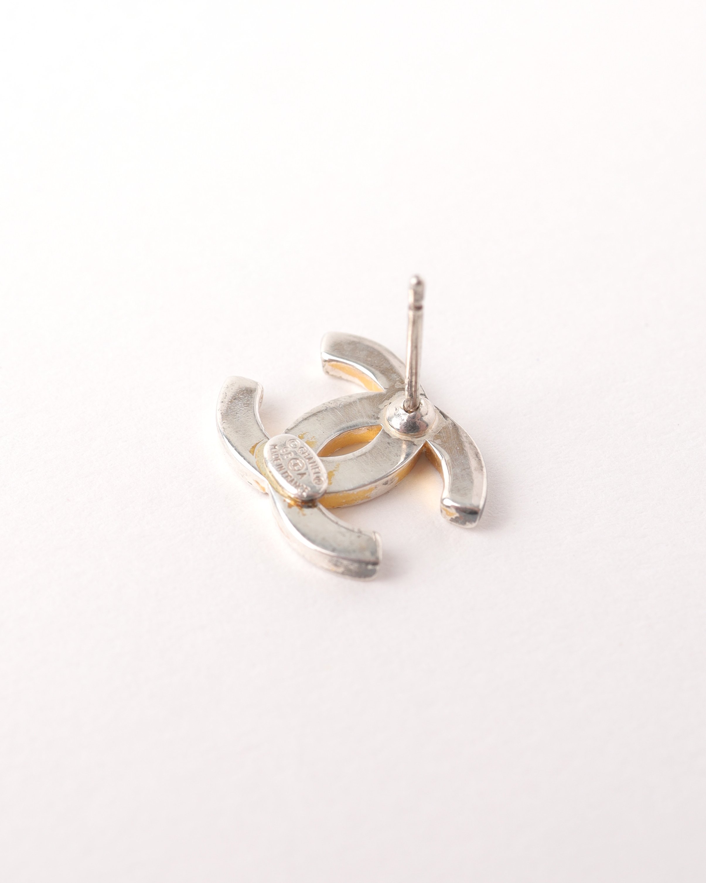 Pre-owned Chanel Cc Silver-toned Earrings