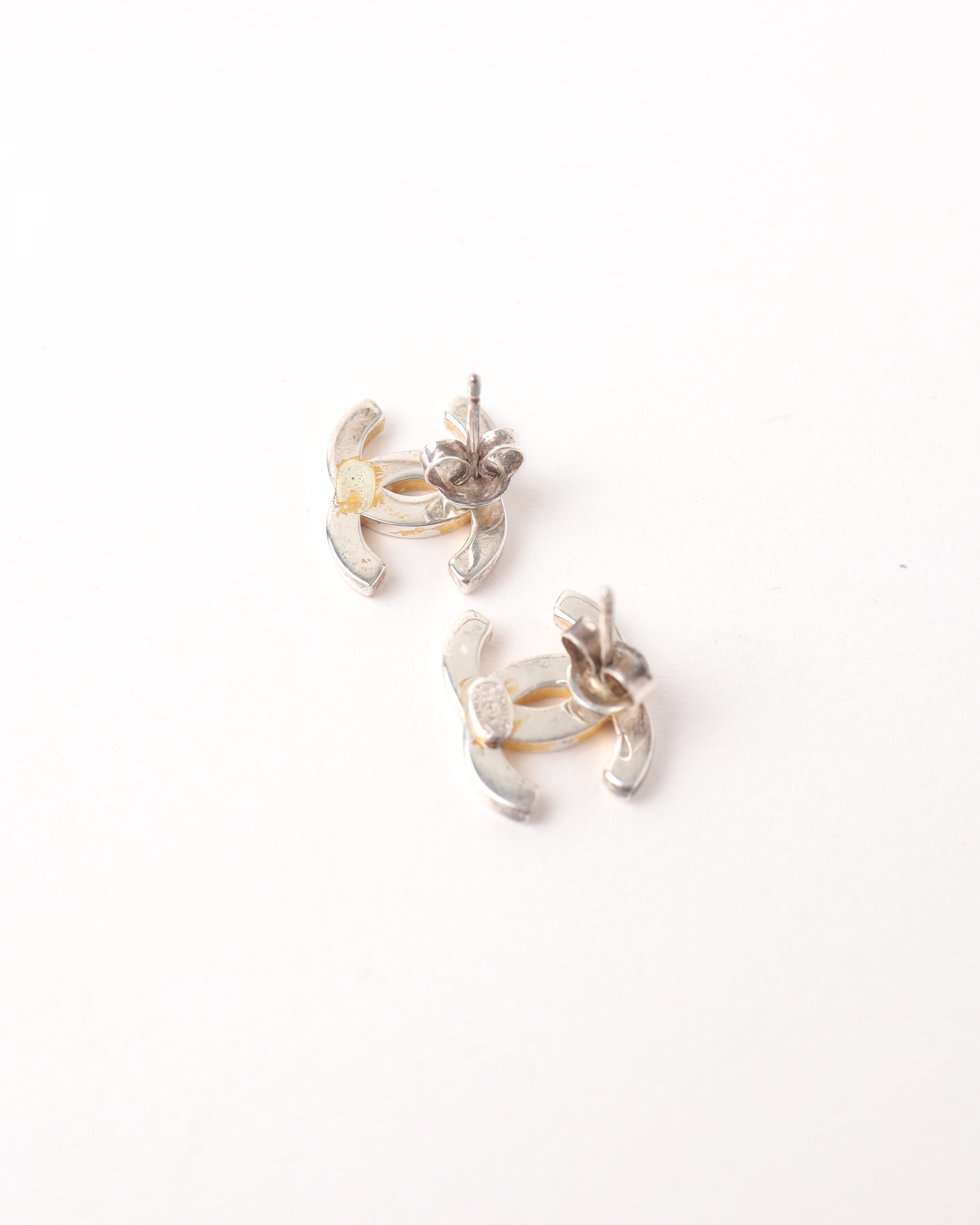 Pre-owned Chanel Cc Silver-toned Earrings