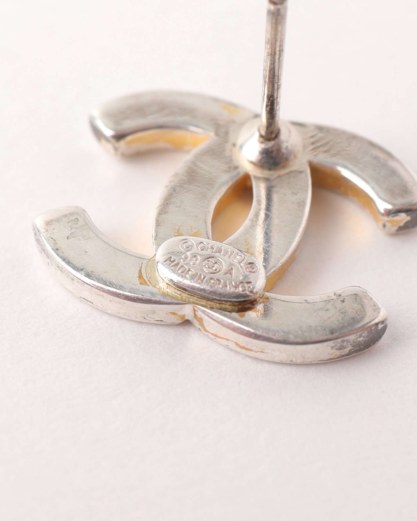Pre-owned Chanel Cc Silver-toned Earrings