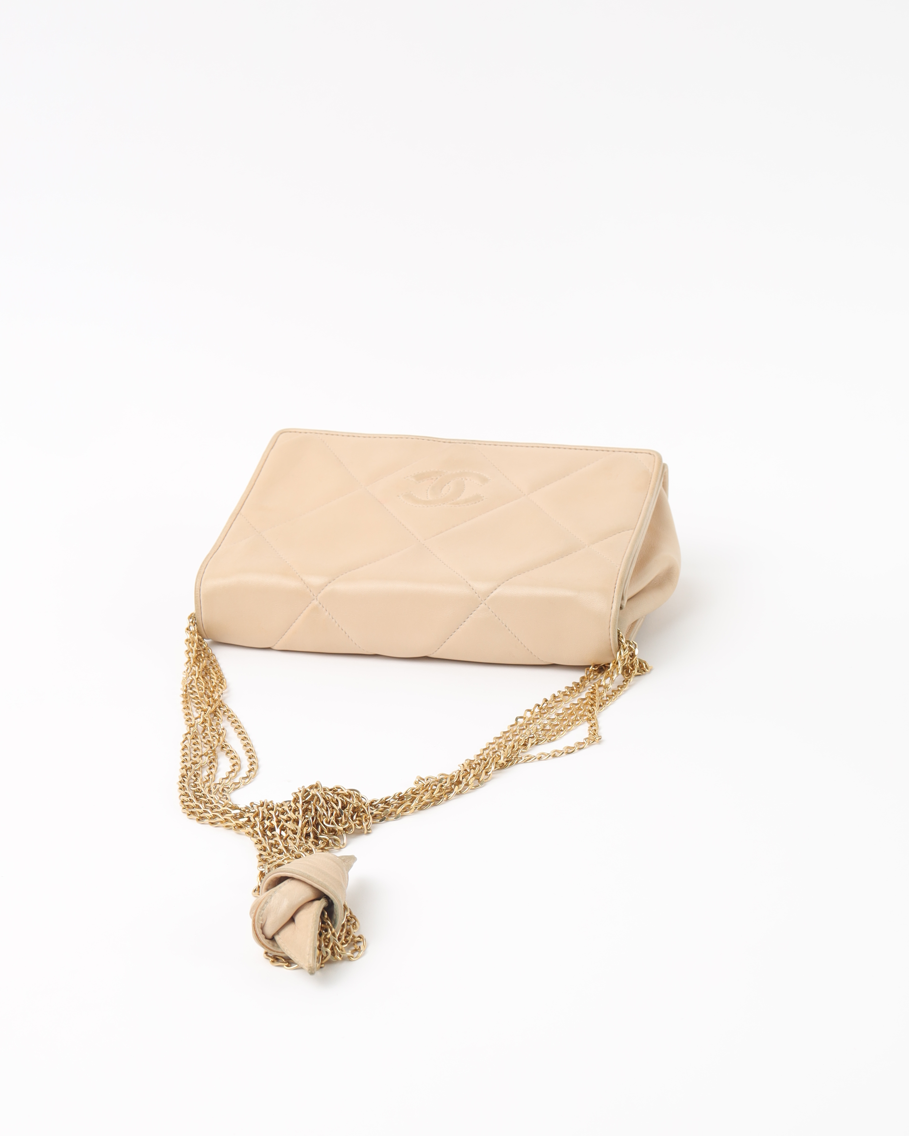 Pre-owned Chanel Cc Chain Flap Bag In White