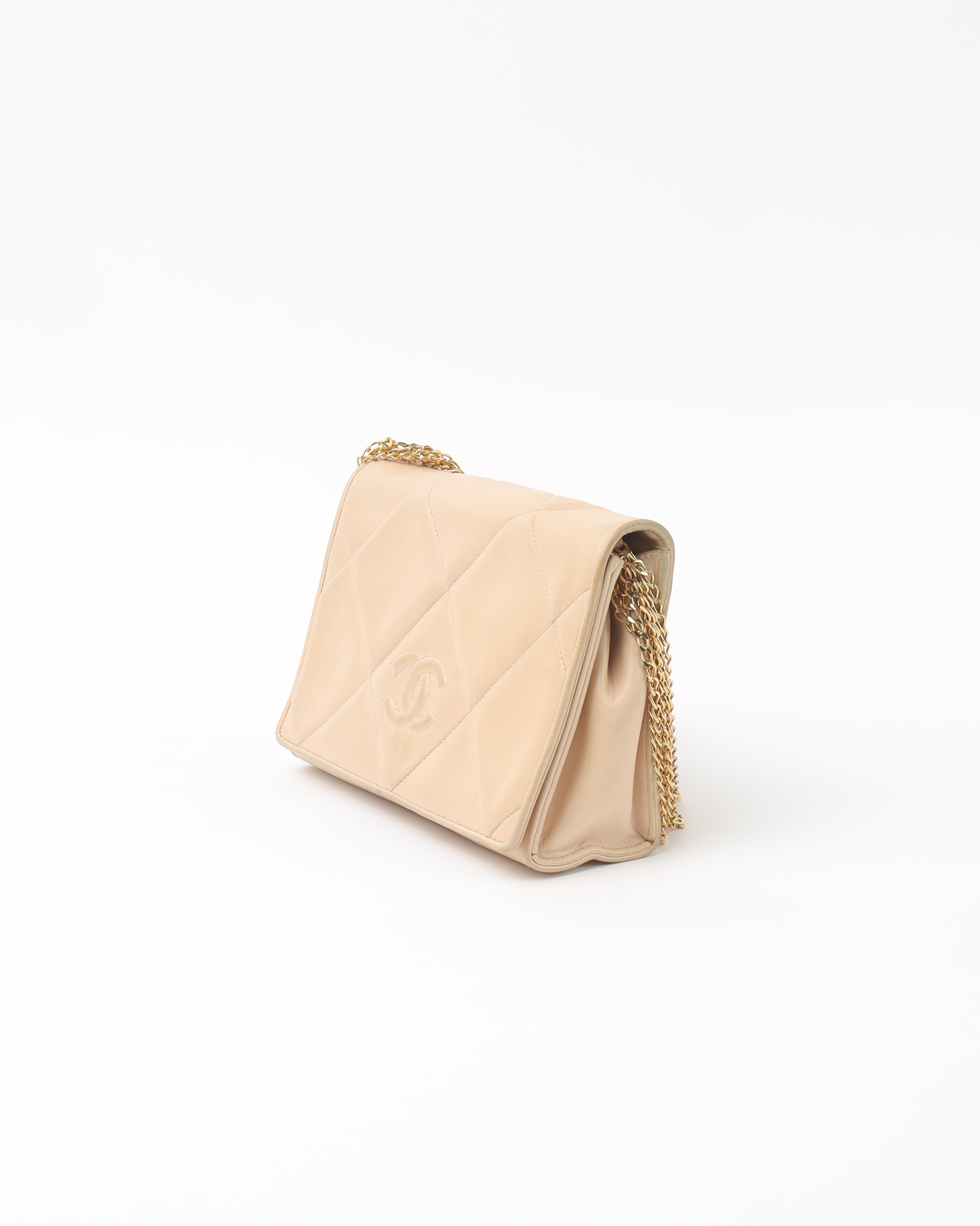 Pre-owned Chanel Cc Chain Flap Bag In White
