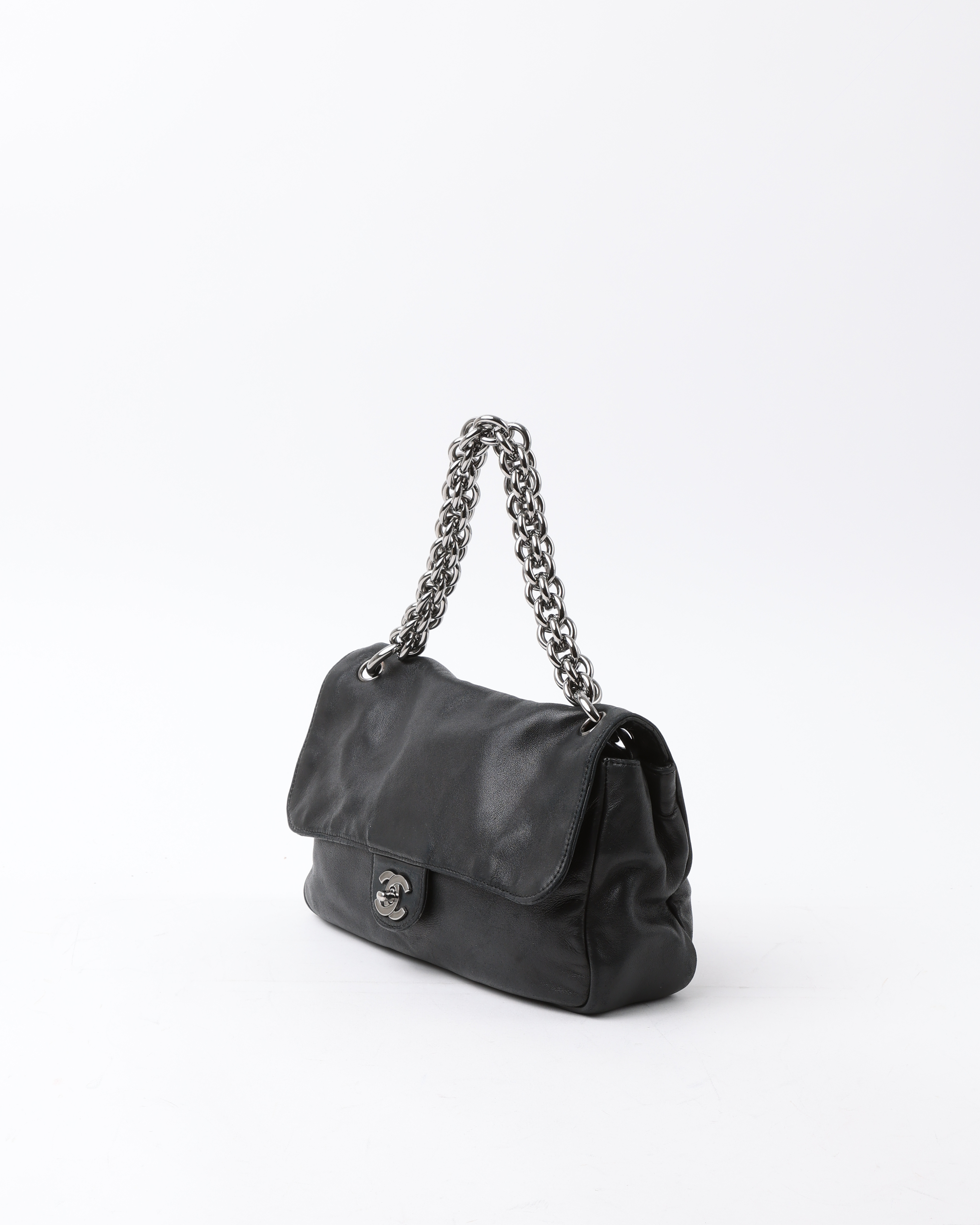 Pre-owned Chanel Classic Chain Flap Bag In Black