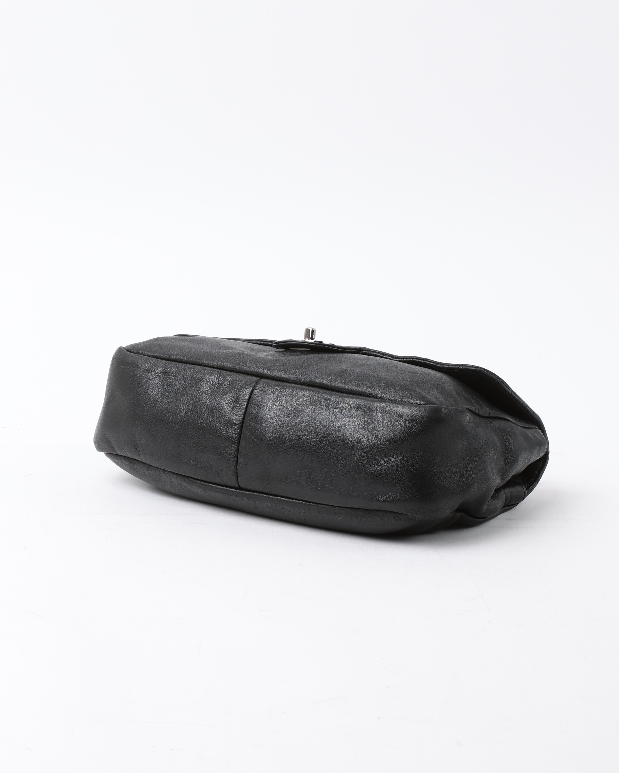 Pre-owned Chanel Classic Chain Flap Bag In Black
