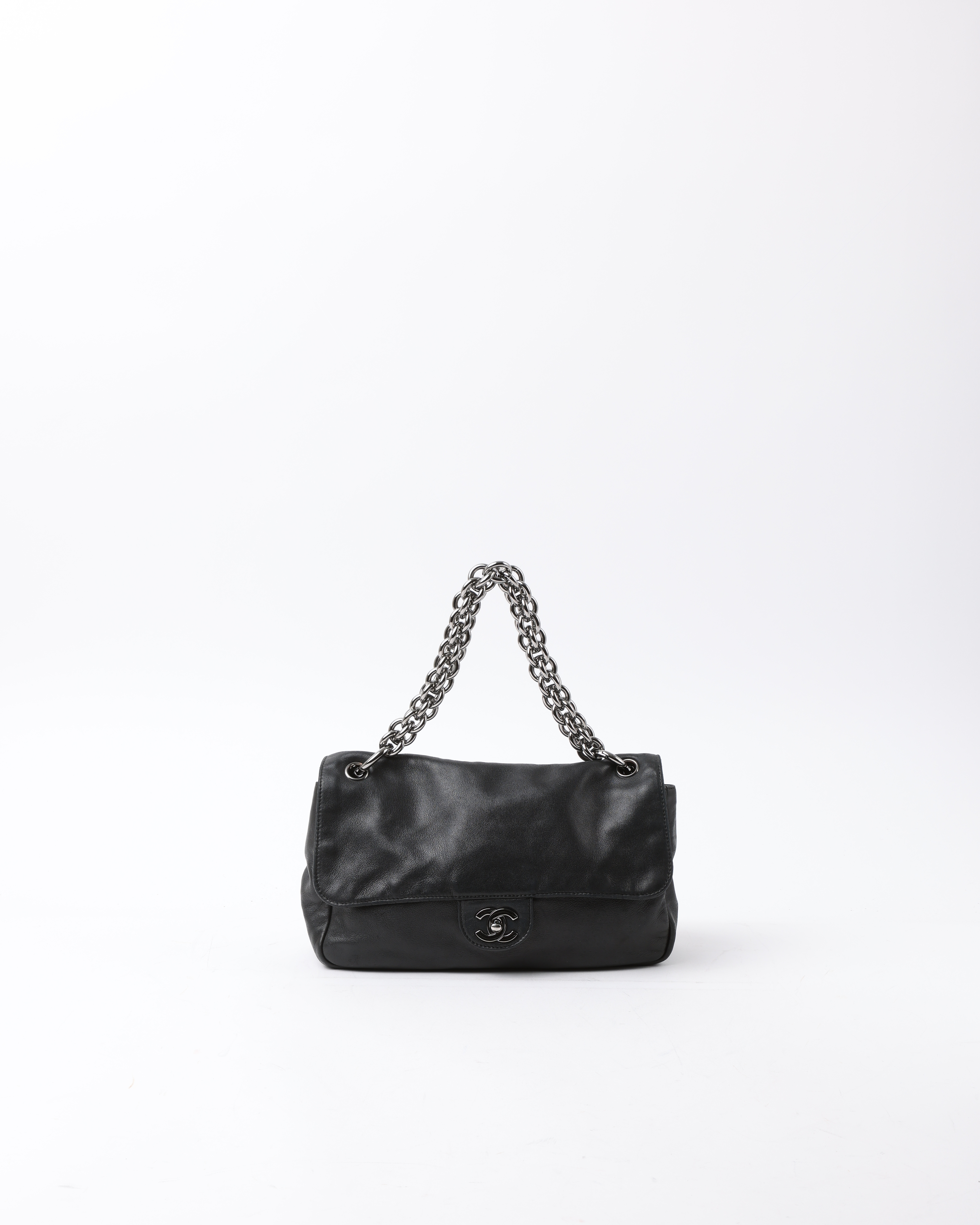 Pre-owned Chanel Classic Chain Flap Bag In Black