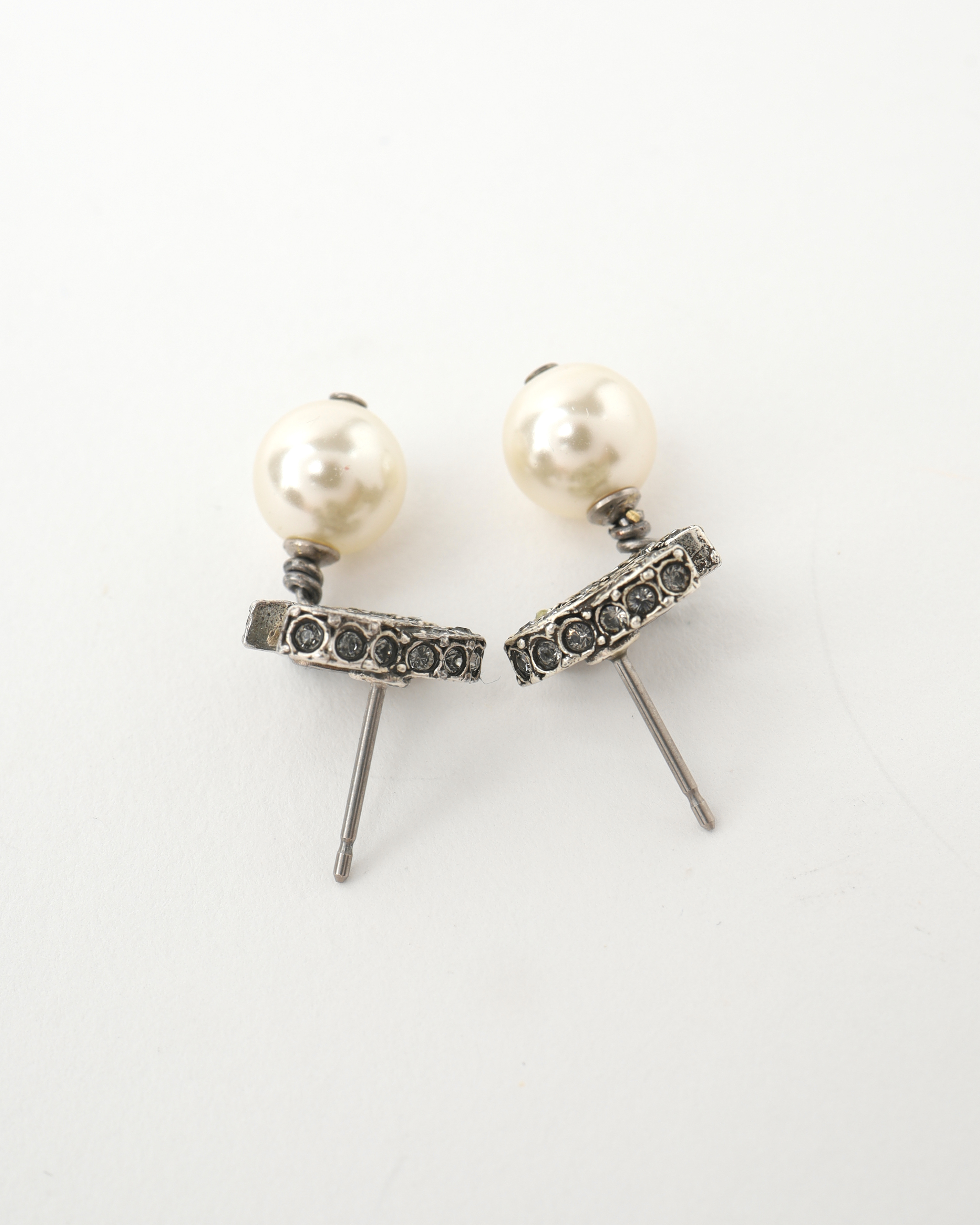 Pre-owned Chanel Cc Icon Series Rhinestones And Pearl Earrings In Silver