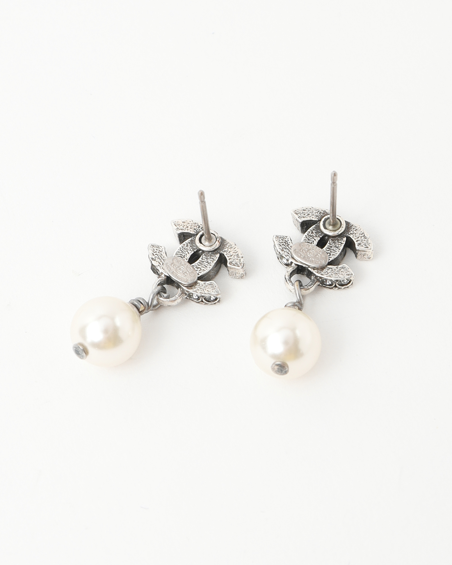 Pre-owned Chanel Cc Icon Series Rhinestones And Pearl Earrings In Silver