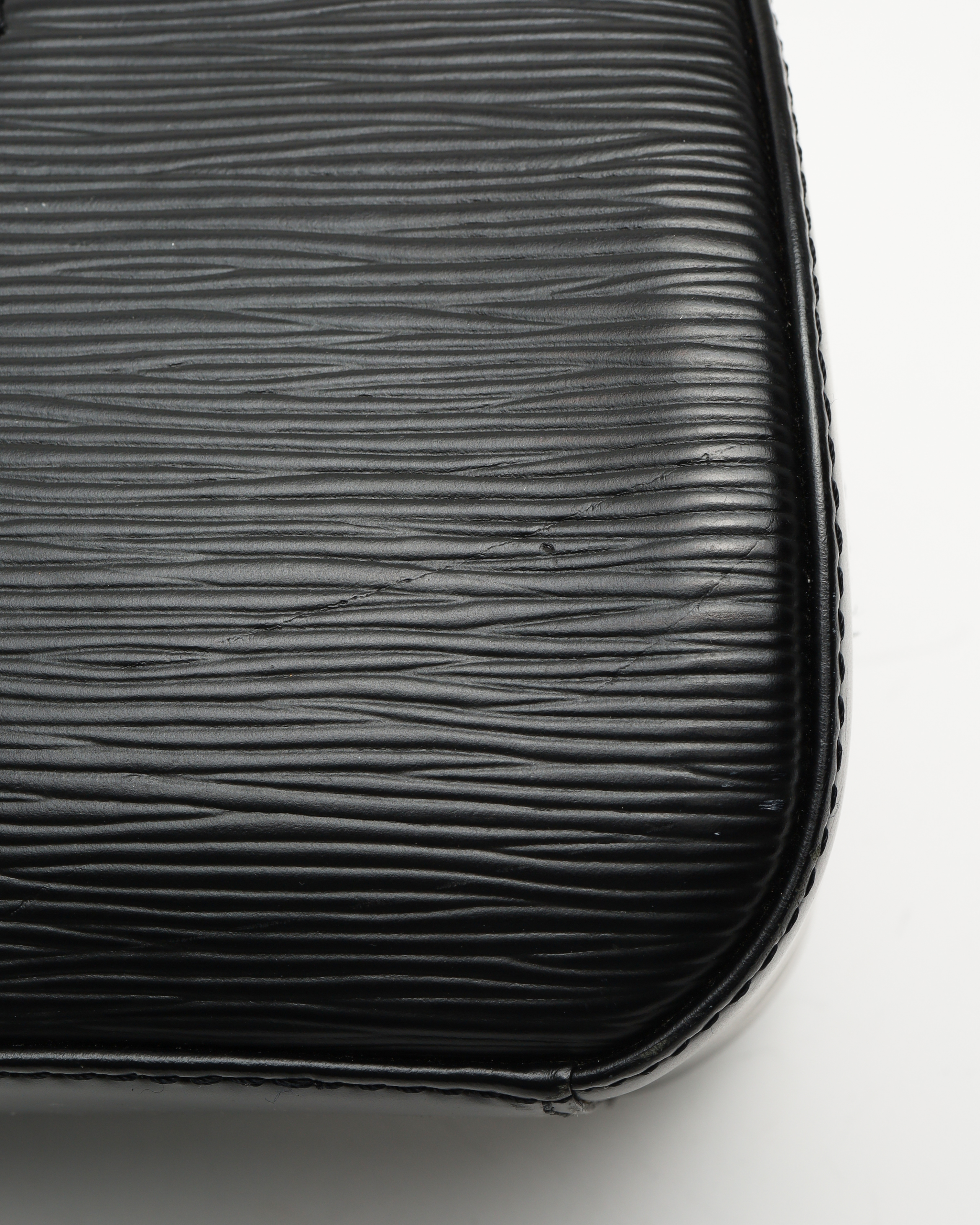 Pre-owned Louis Vuitton Epi Jasmine Bag In Black