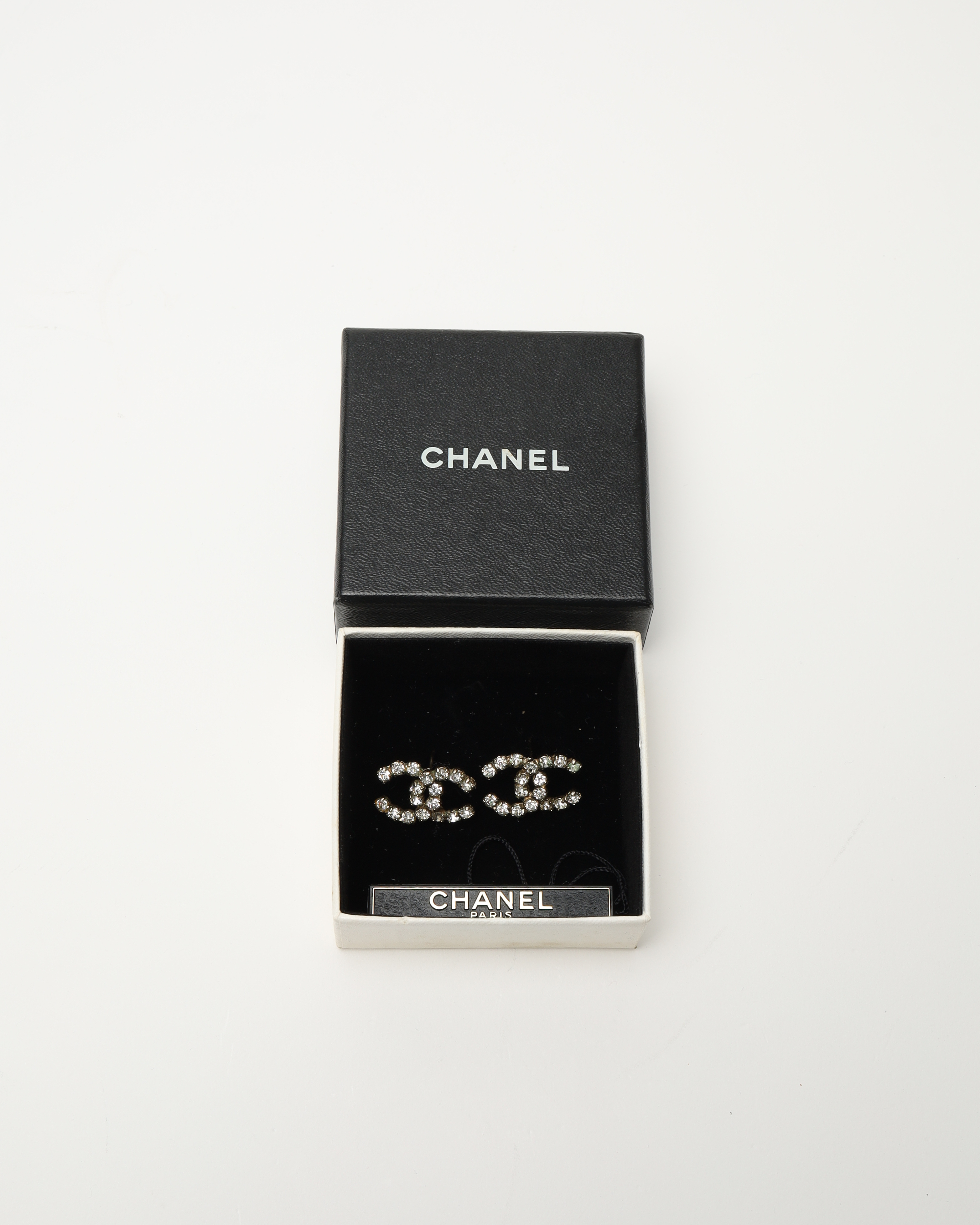 Pre-owned Chanel Cc Rhinestone Earrings In Silver