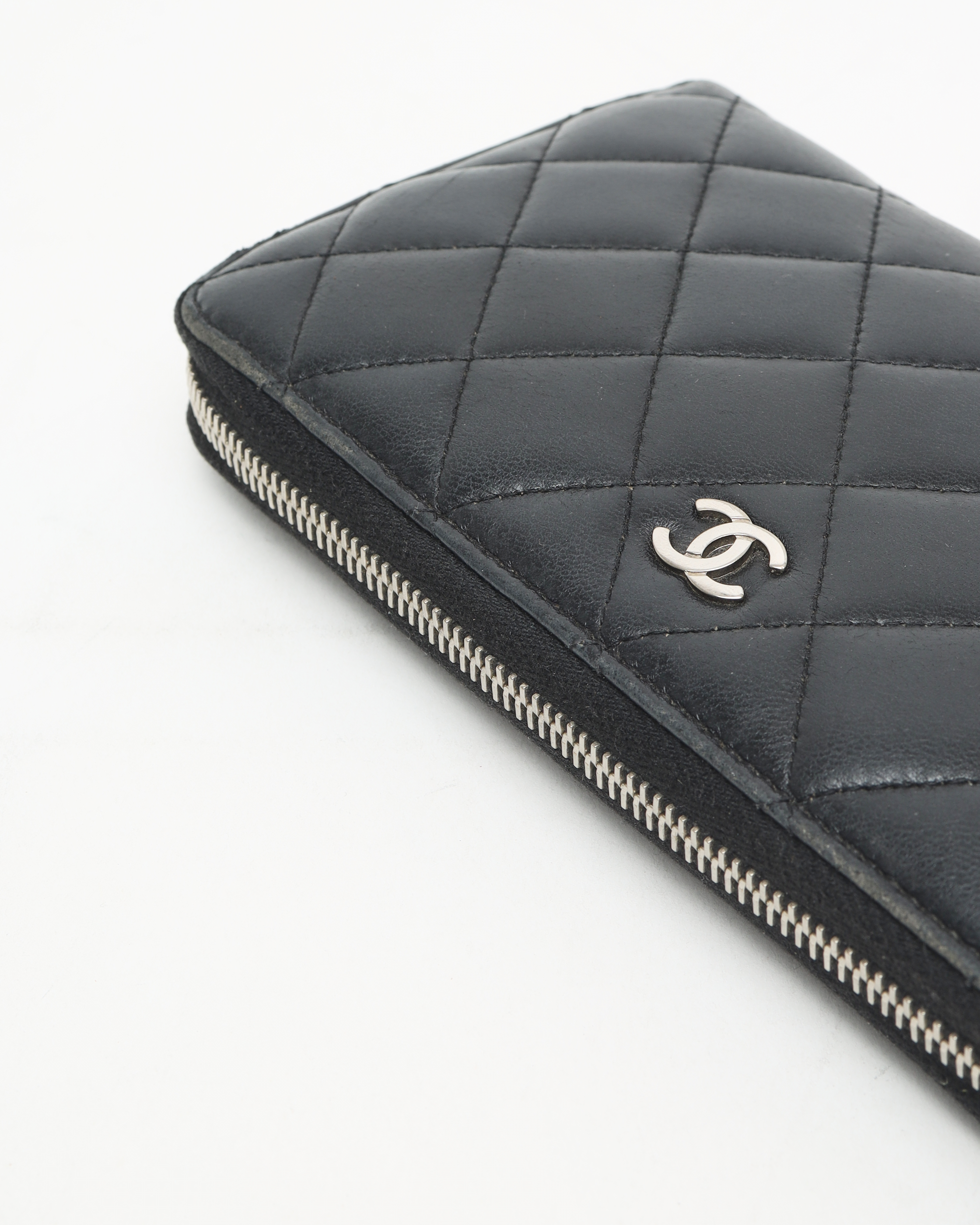 Pre-owned Chanel Classic Cc Zip Around Wallet