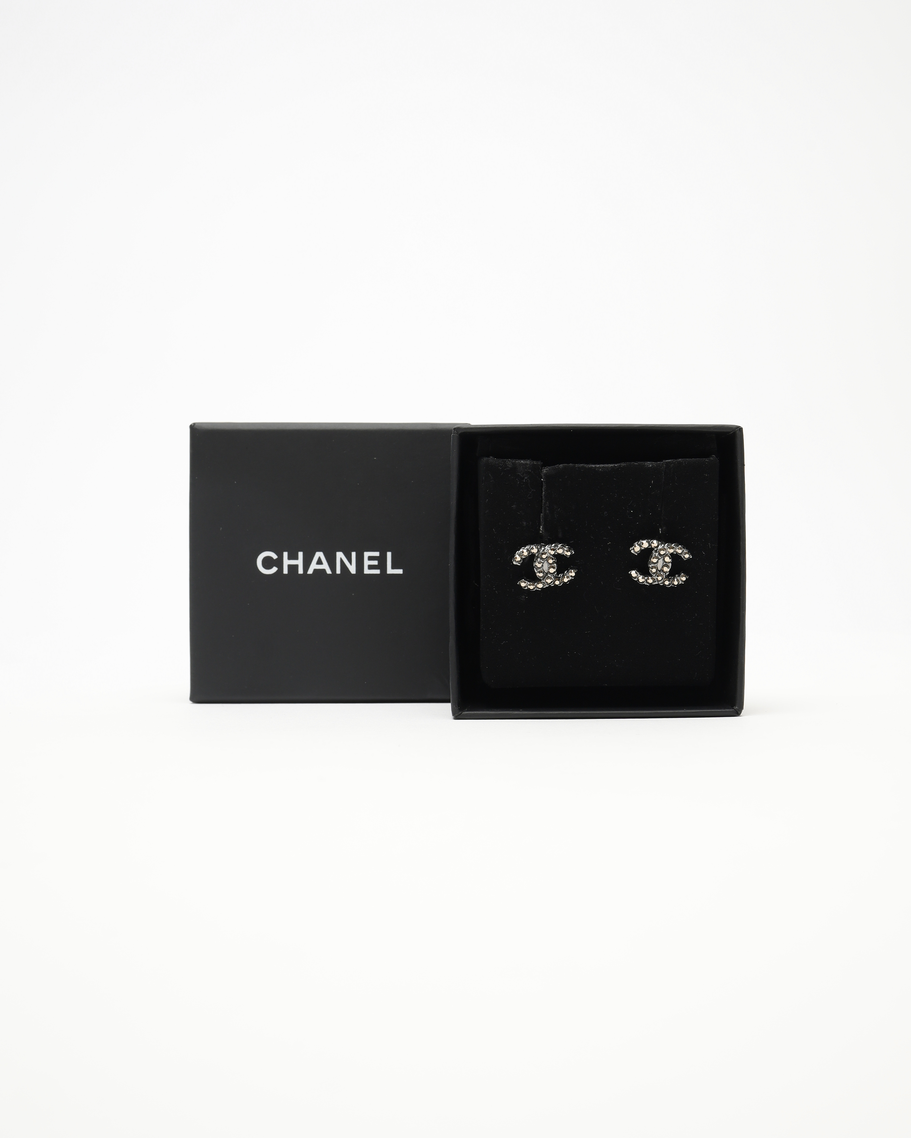 Pre-owned Chanel Cc Rhinestone Earrings