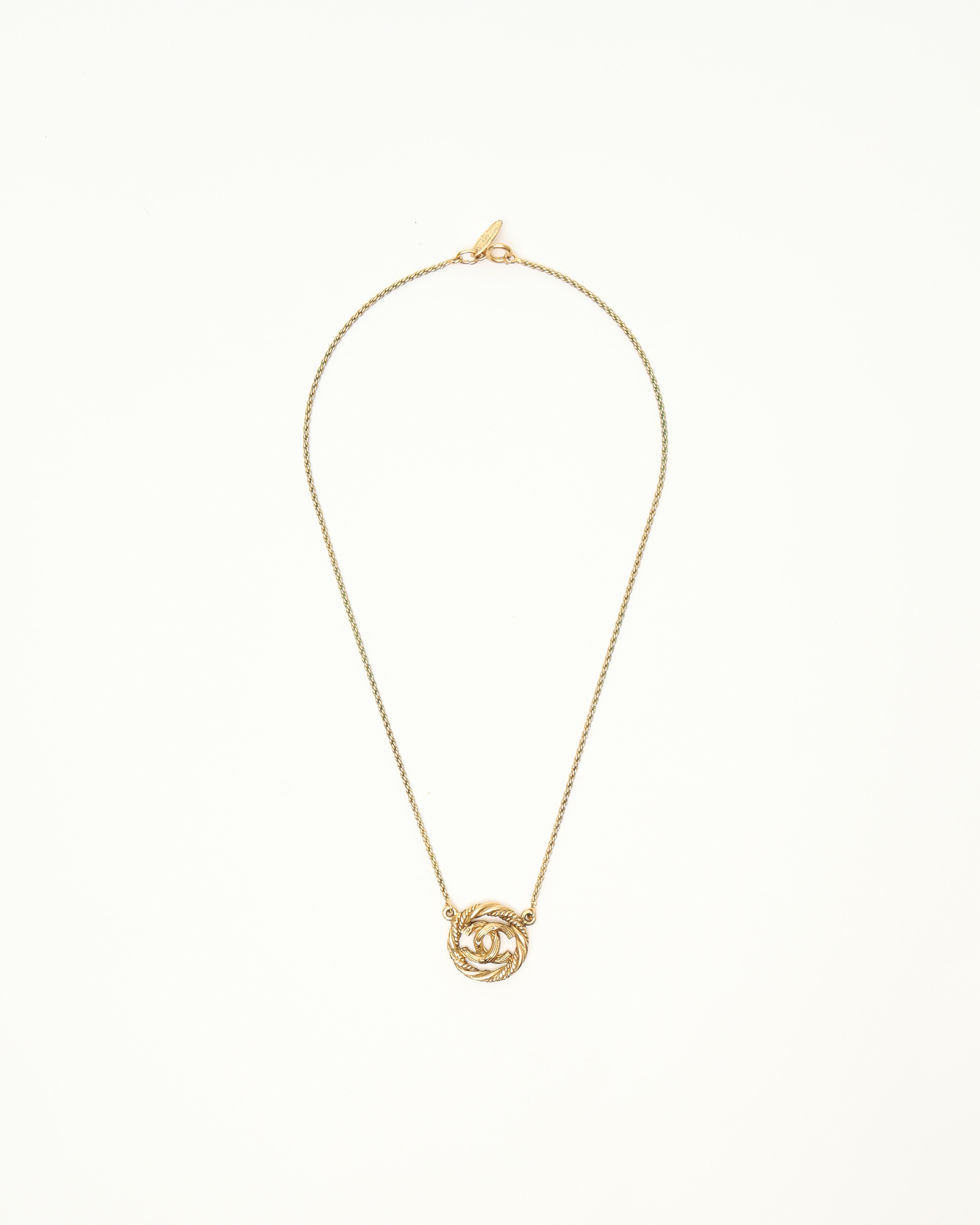 Pre-owned Chanel Coco Mark Circle Gold-plated Necklace