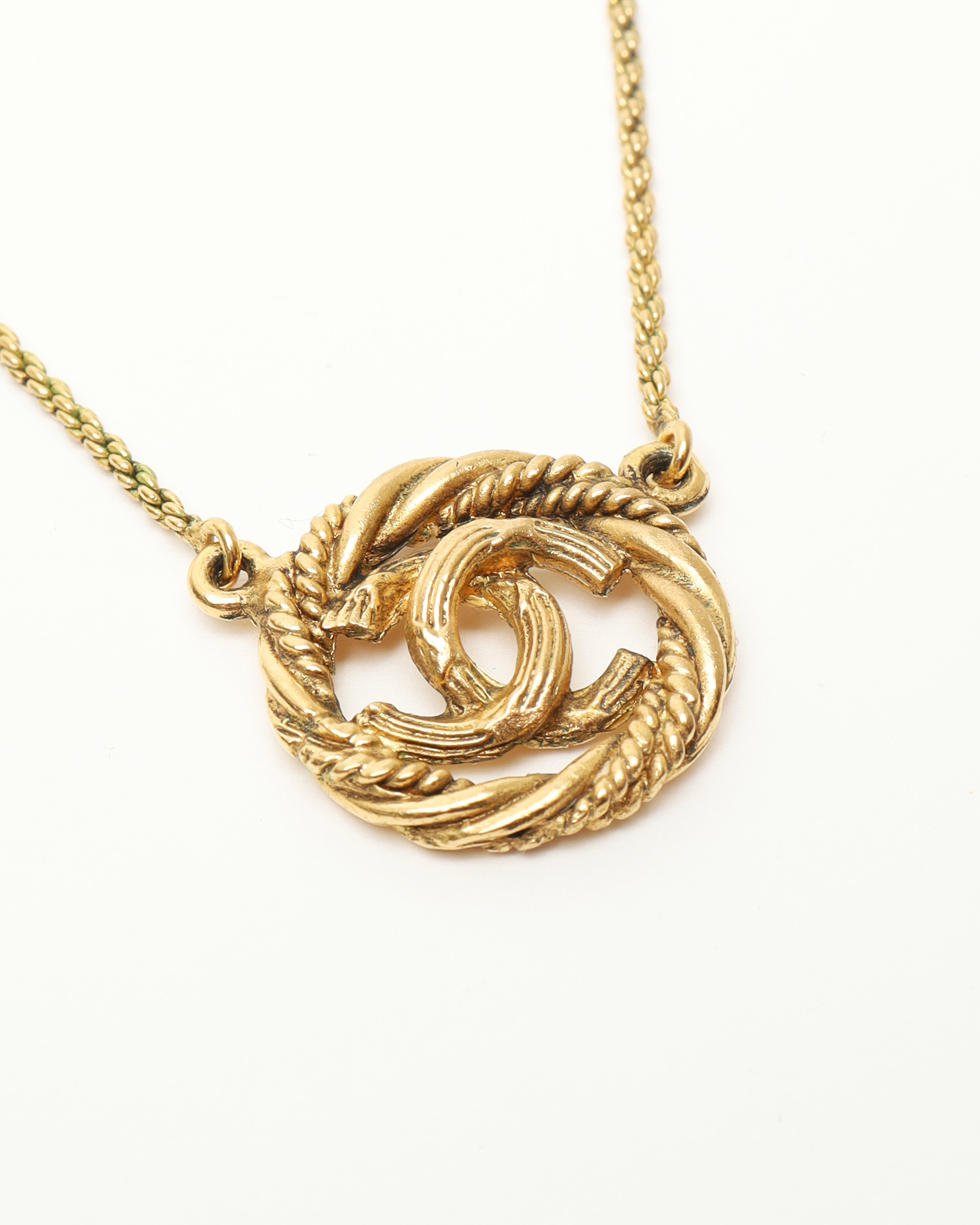 Pre-owned Chanel Coco Mark Circle Gold-plated Necklace