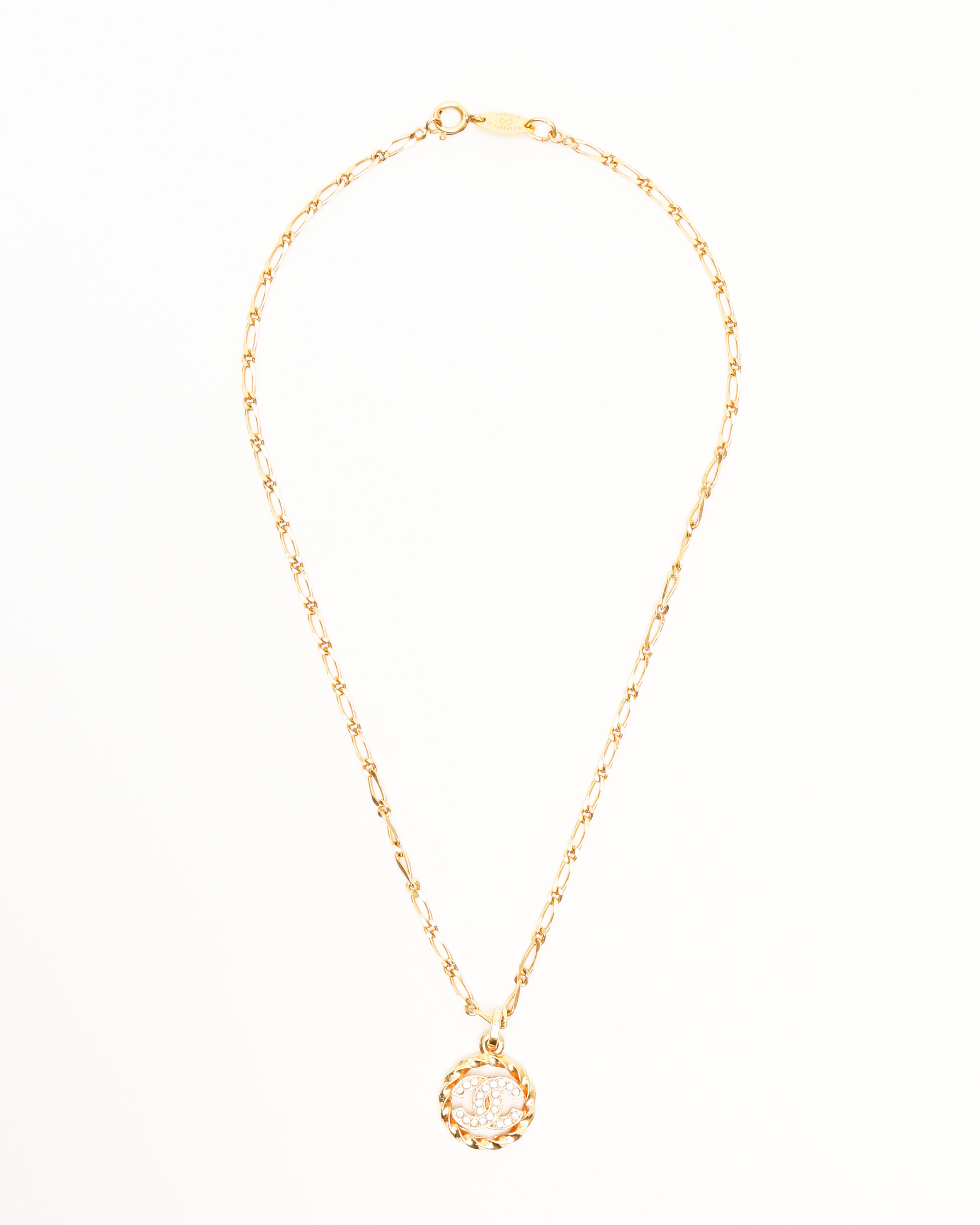 Pre-owned Chanel Coco Mark Rhinestone Circle Necklace