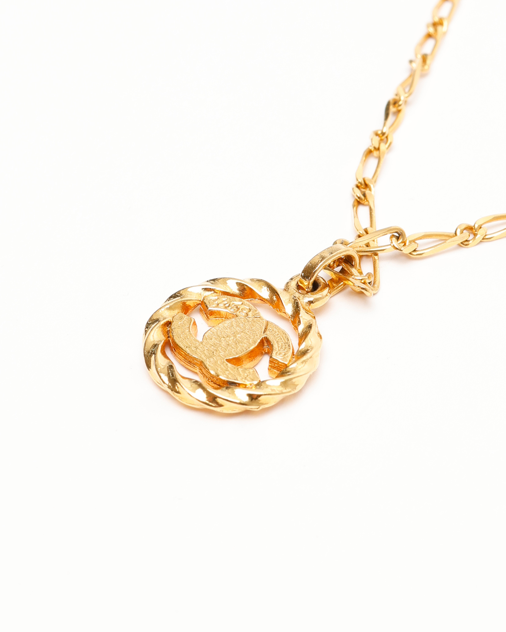 Pre-owned Chanel Coco Mark Rhinestone Circle Necklace