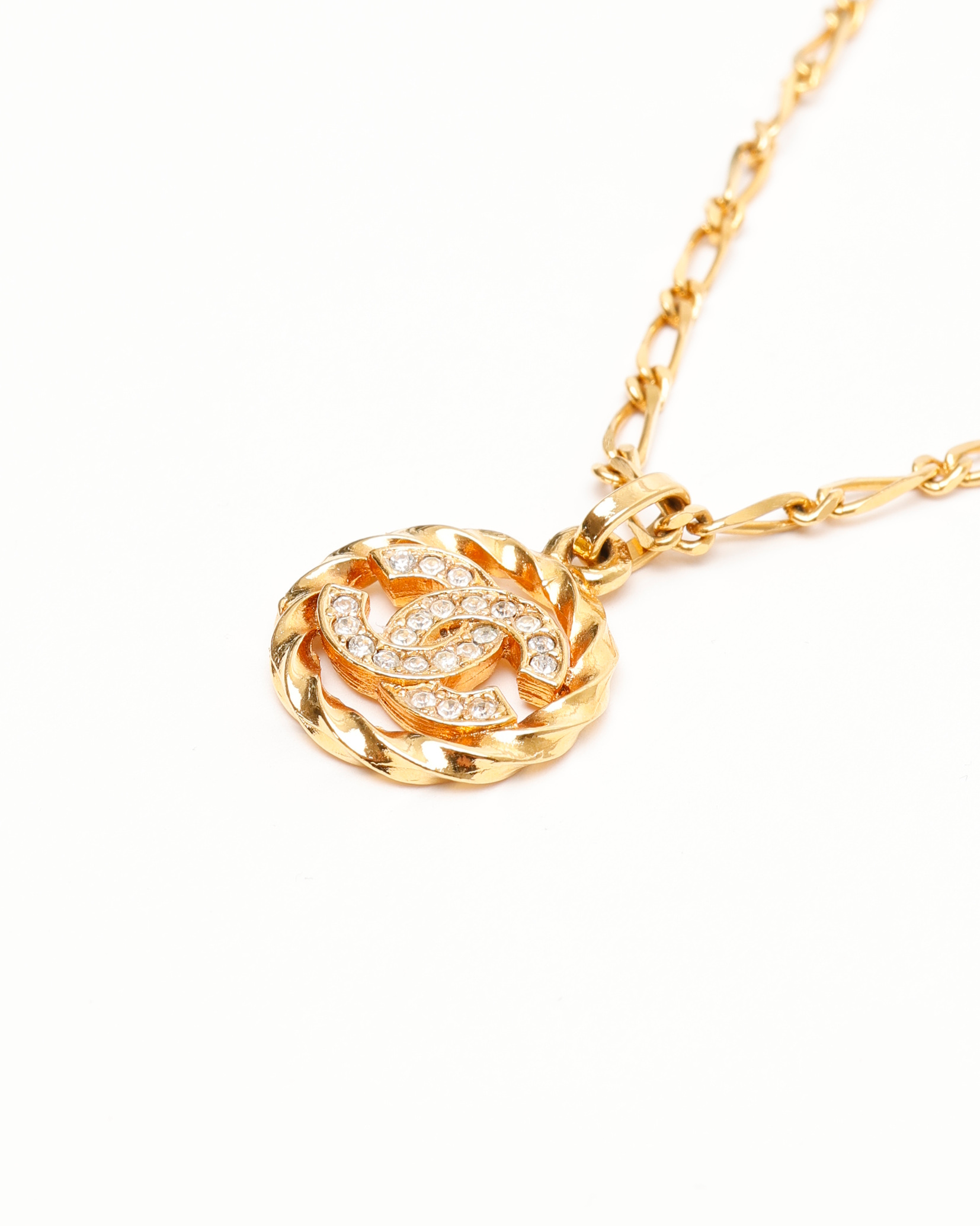 Pre-owned Chanel Coco Mark Rhinestone Circle Necklace
