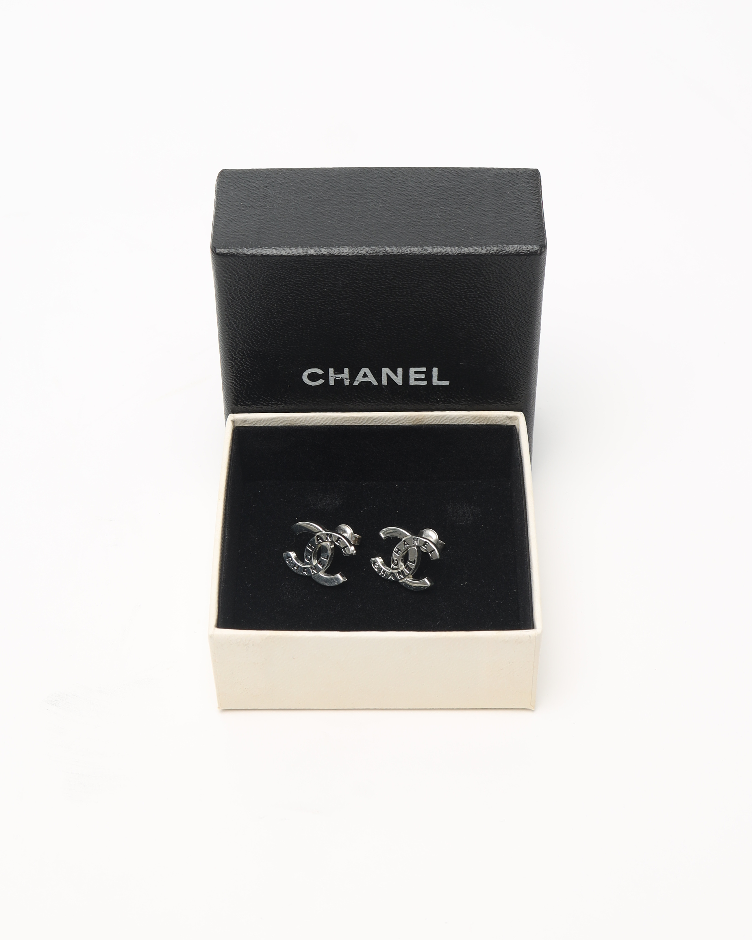 Pre-owned Chanel Cc Earrings