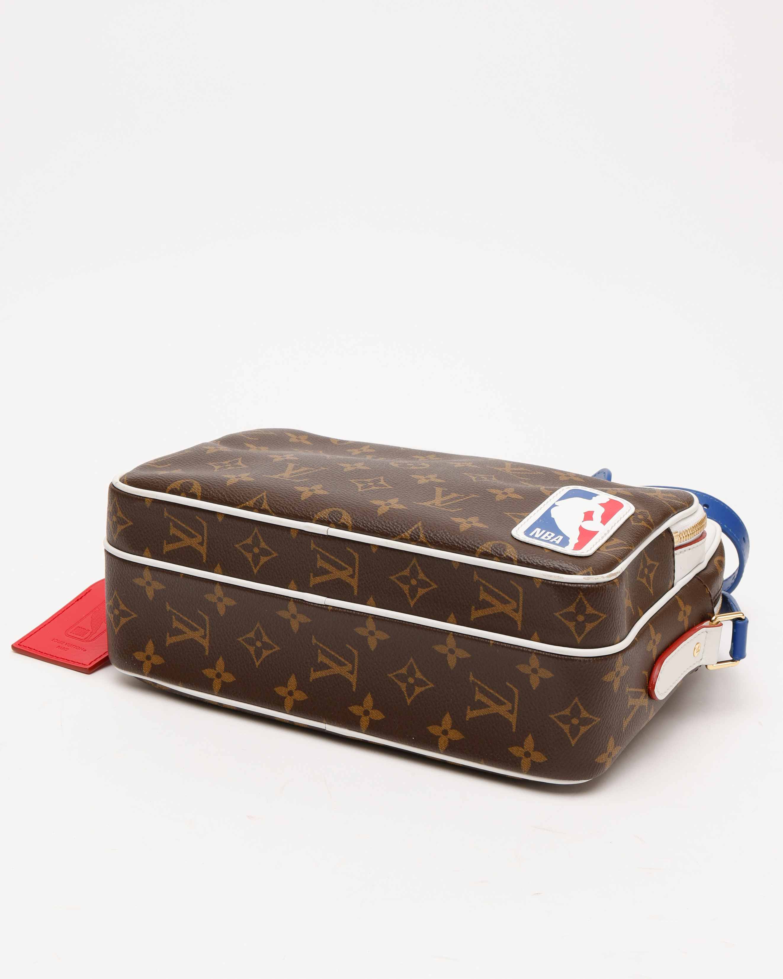 Pre-owned Louis Vuitton Nba Monogram Nile Messenger Pm Bag