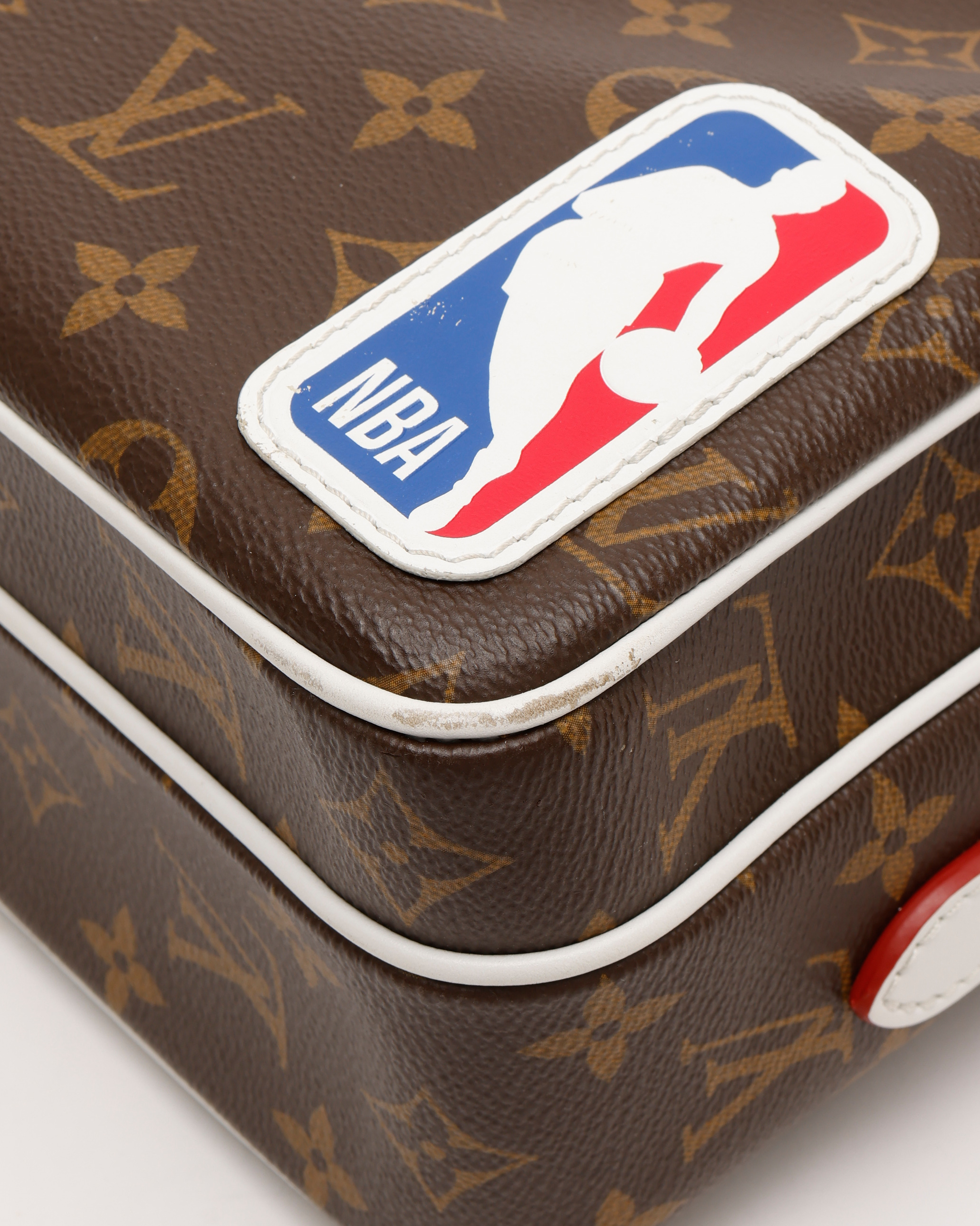 Pre-owned Louis Vuitton Nba Monogram Nile Messenger Pm Bag