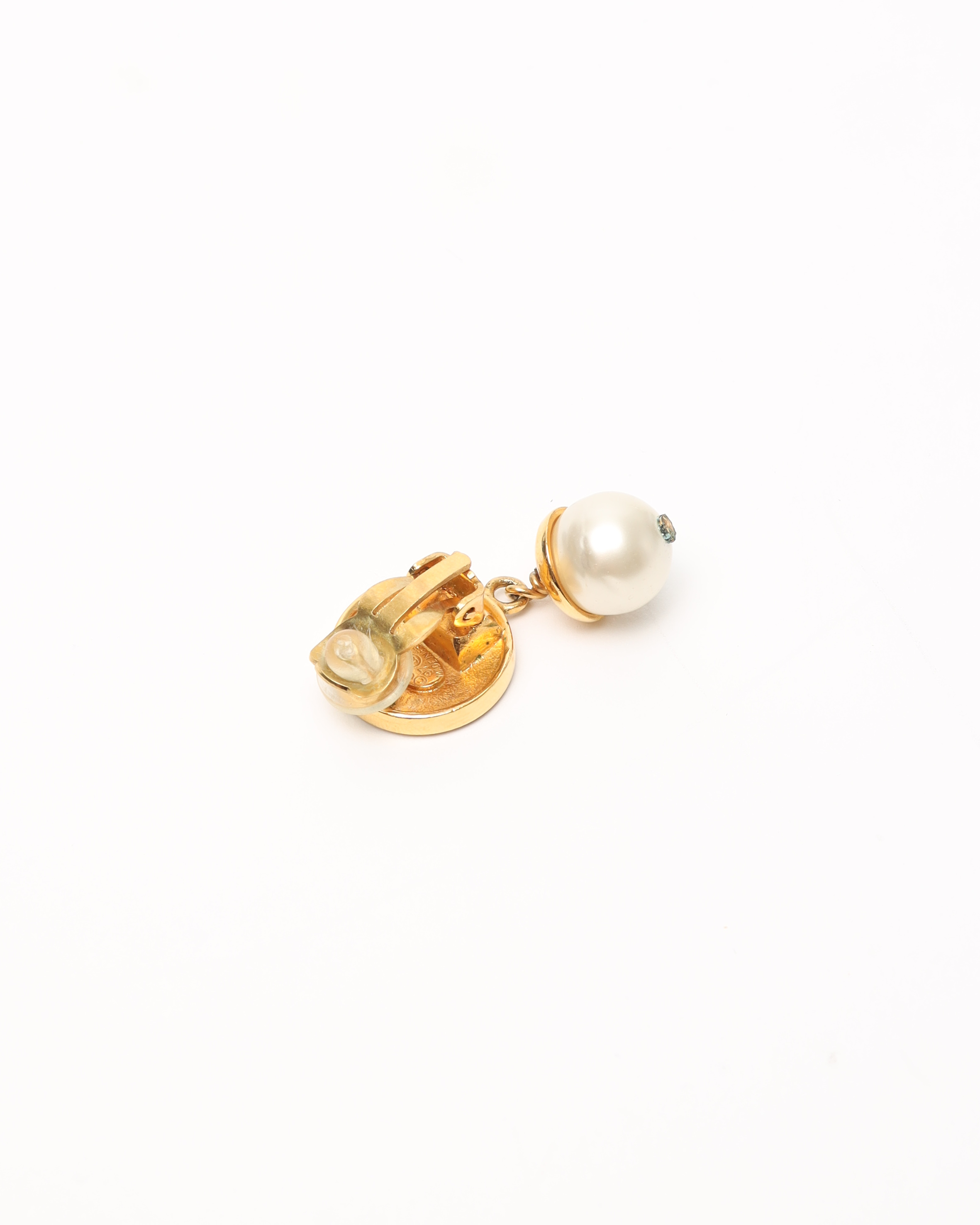 Pre-owned Chanel Coco Mark And Pearl Earrings Clip On In Gold