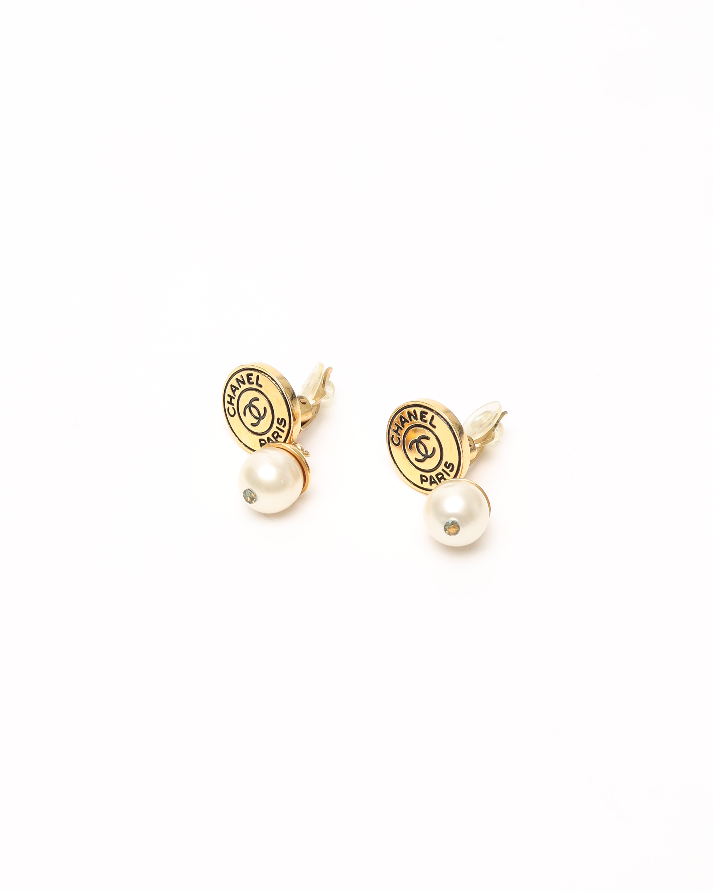 Pre-owned Chanel Coco Mark And Pearl Earrings Clip On In Gold