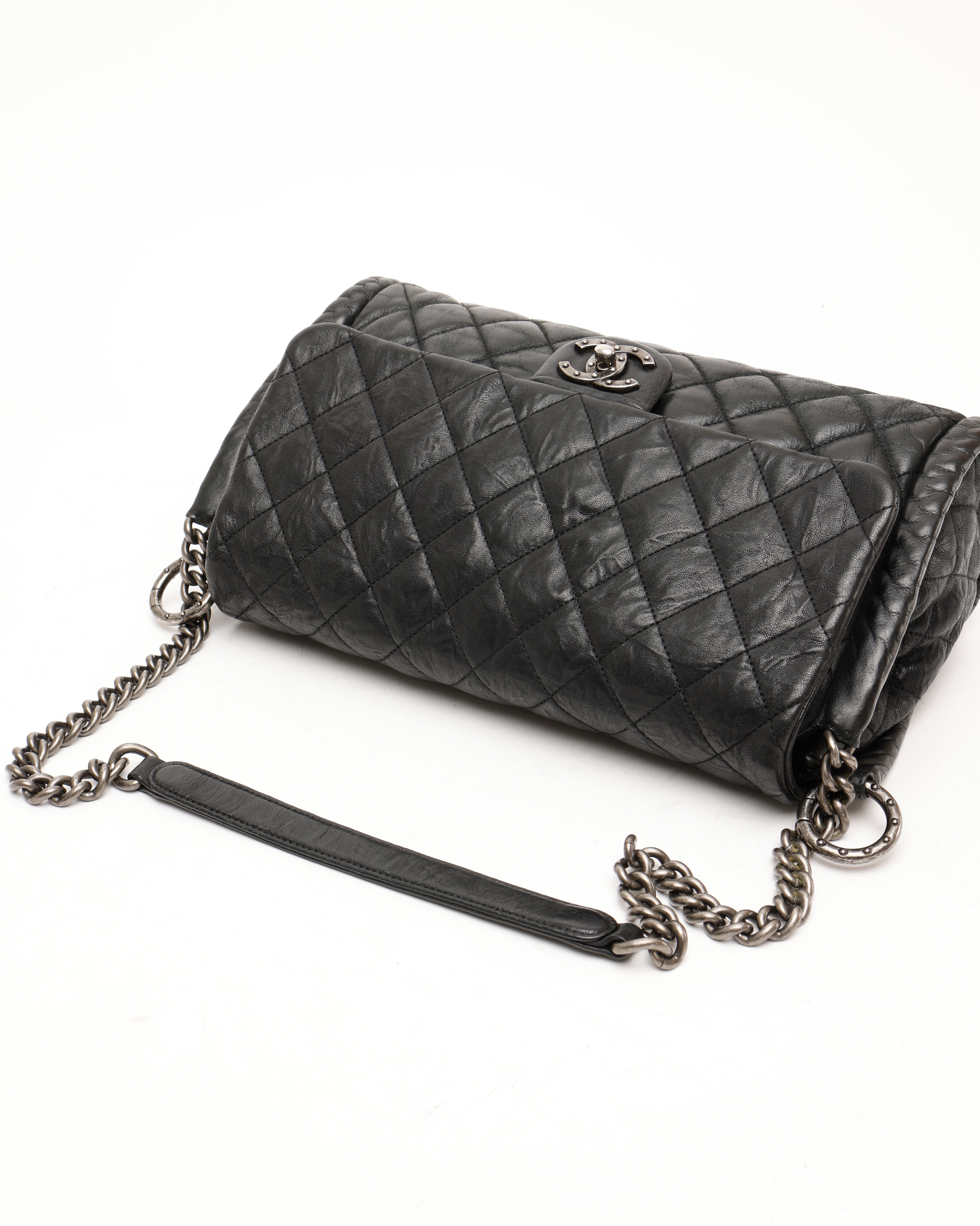 Pre-owned Chanel Classic Chain Flap Bag In Black