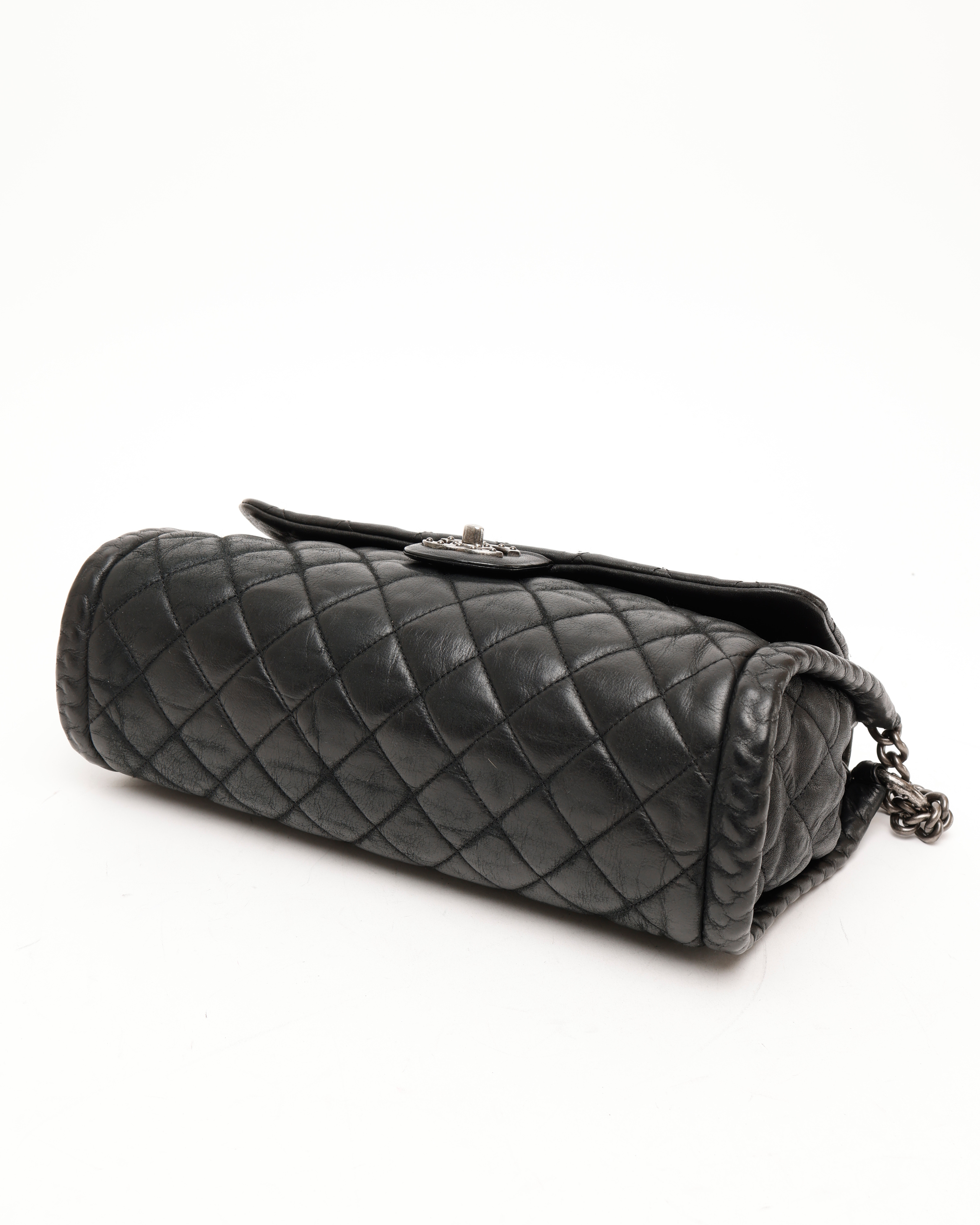 Pre-owned Chanel Classic Chain Flap Bag In Black
