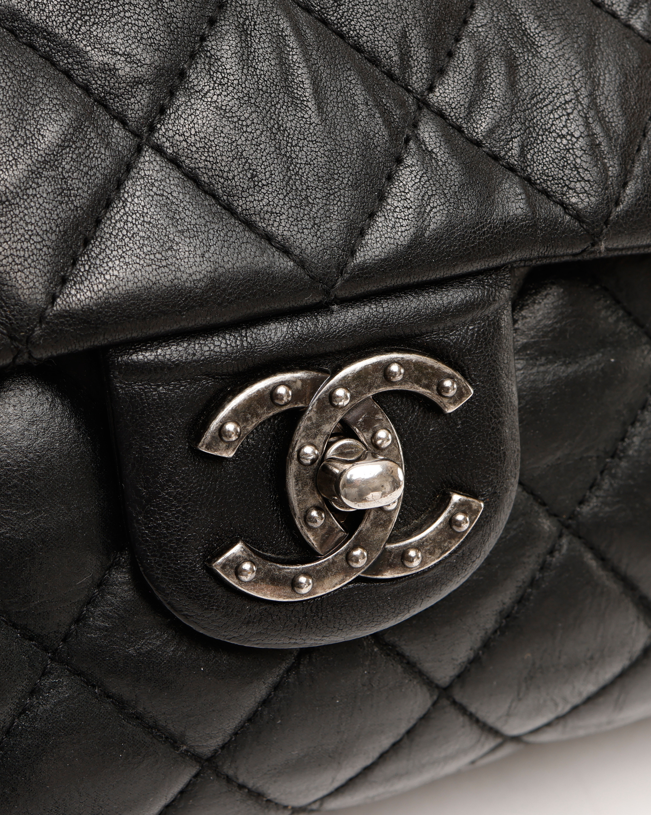 Pre-owned Chanel Classic Chain Flap Bag In Black