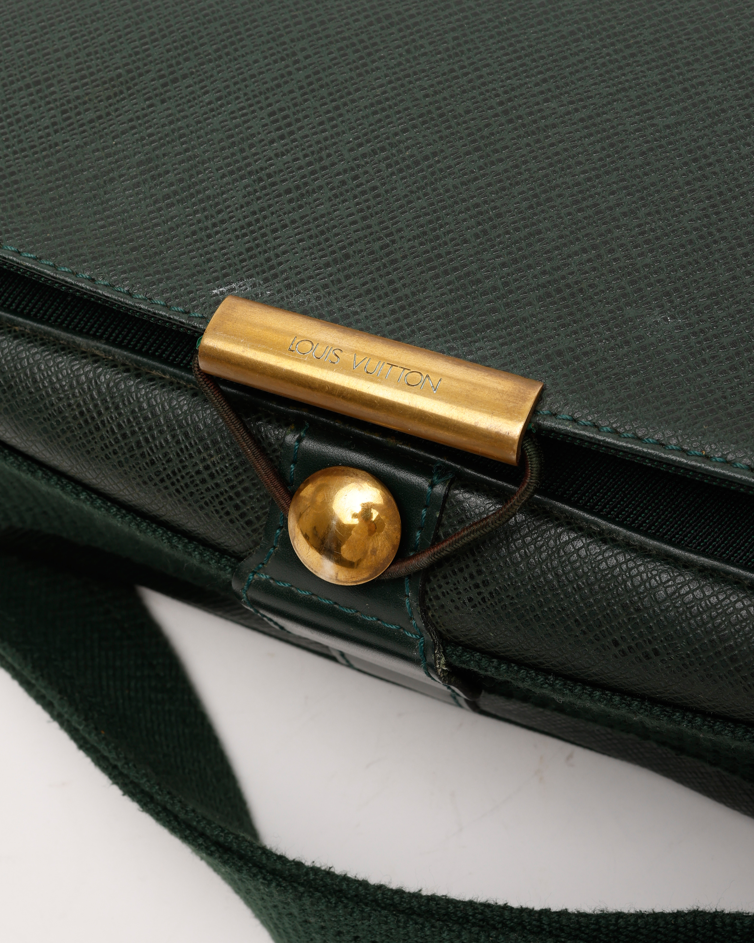 Pre-owned Louis Vuitton Taiga Victor Messenger Bag In Green