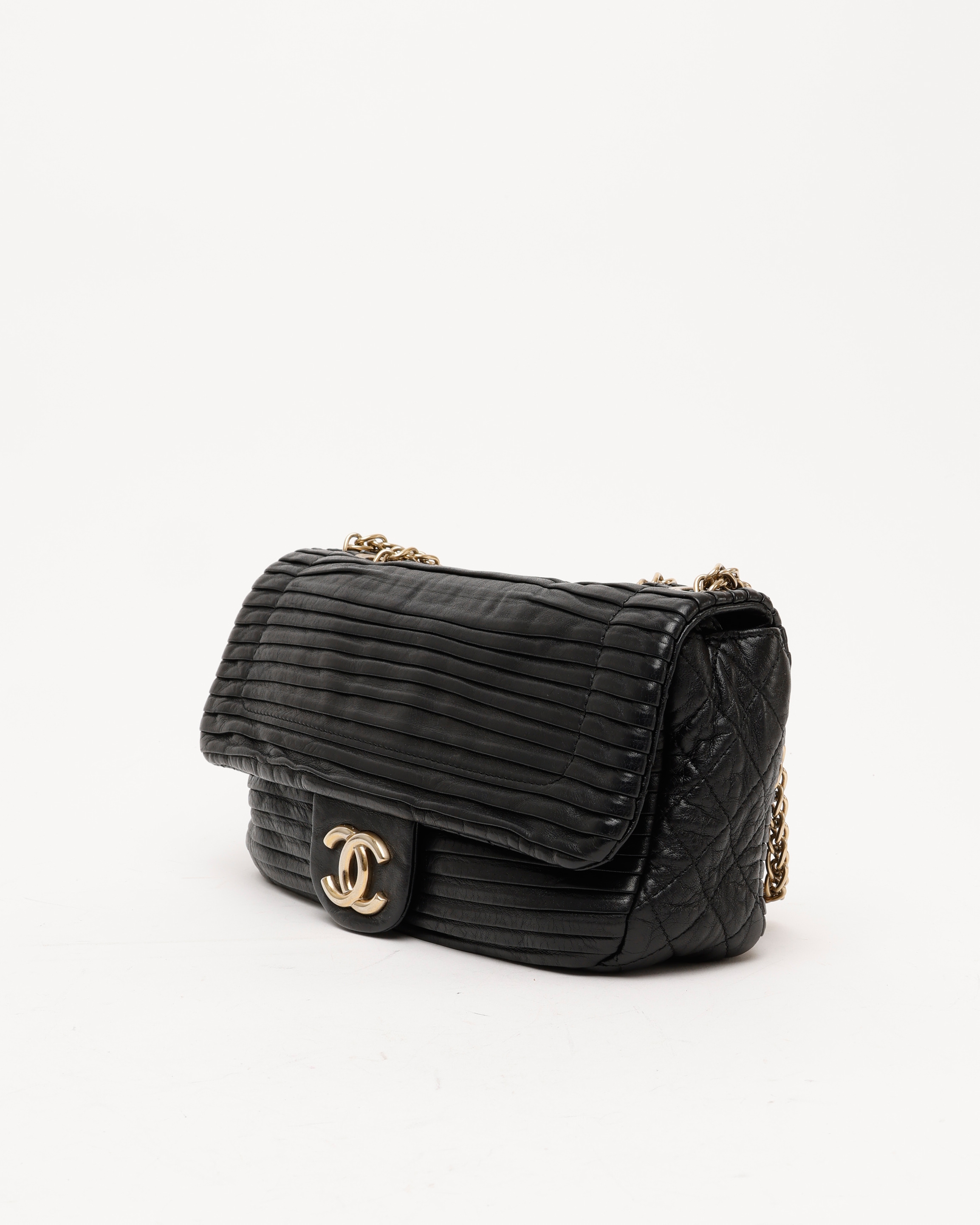 Pre-owned Chanel Pleated Single Flap Bag In Black