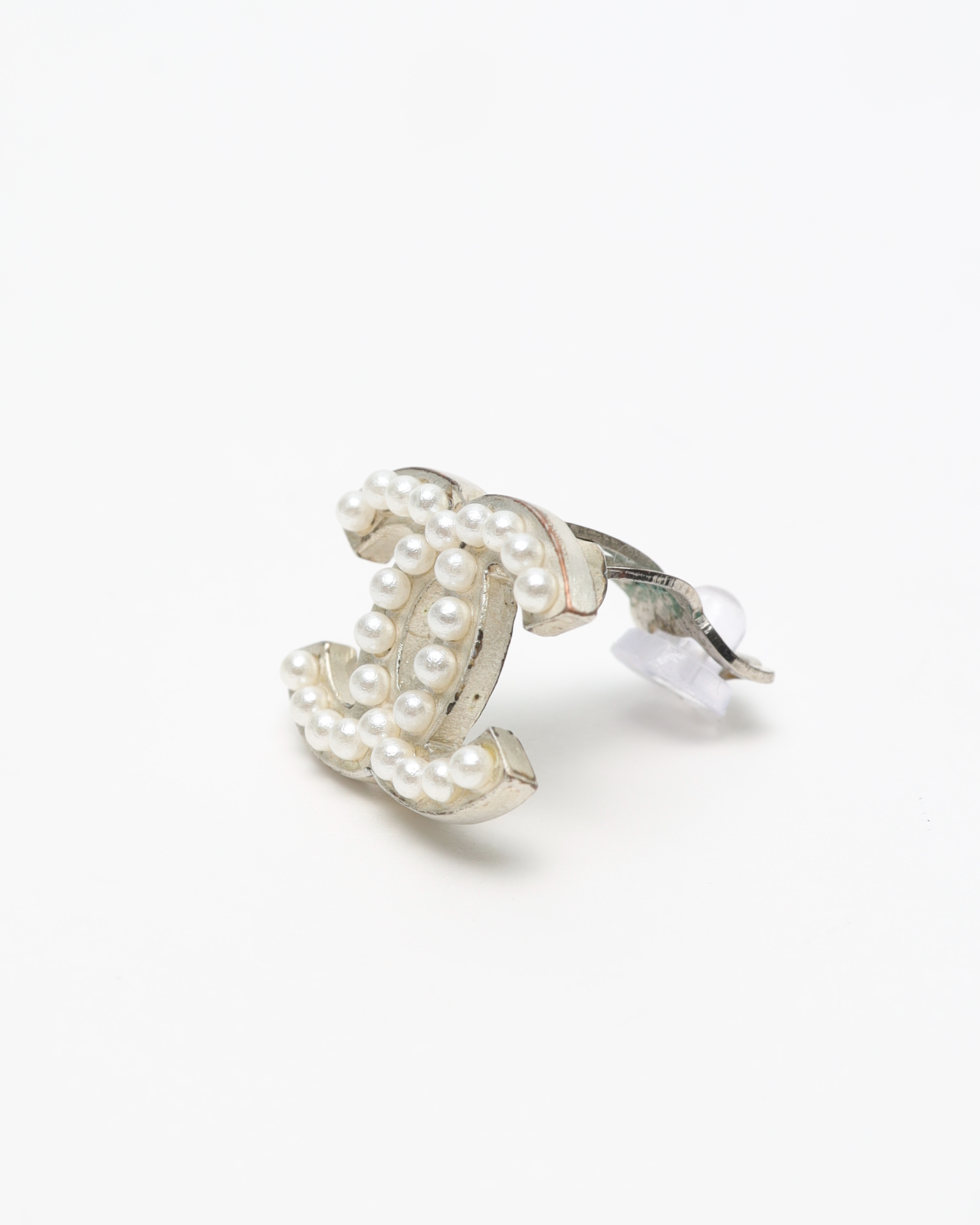 Pre-owned Chanel Cc Icon Series Pearl Clip-on Earrings In Silver