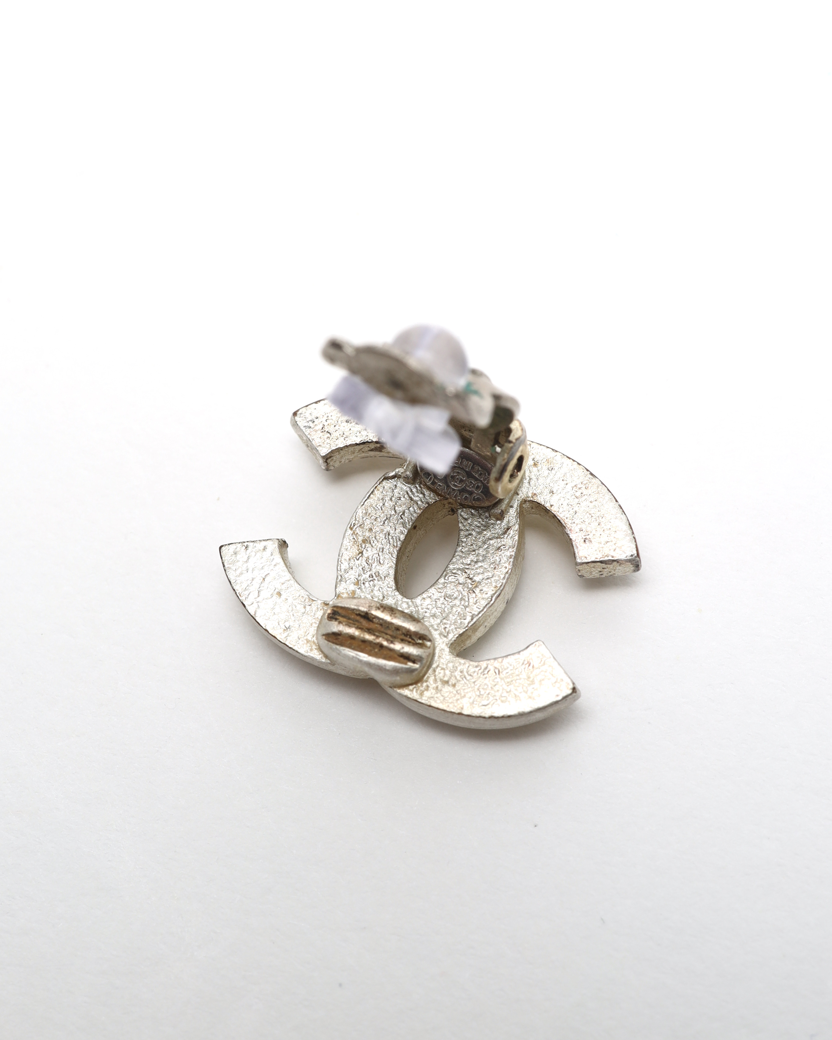 Pre-owned Chanel Cc Icon Series Pearl Clip-on Earrings In Silver