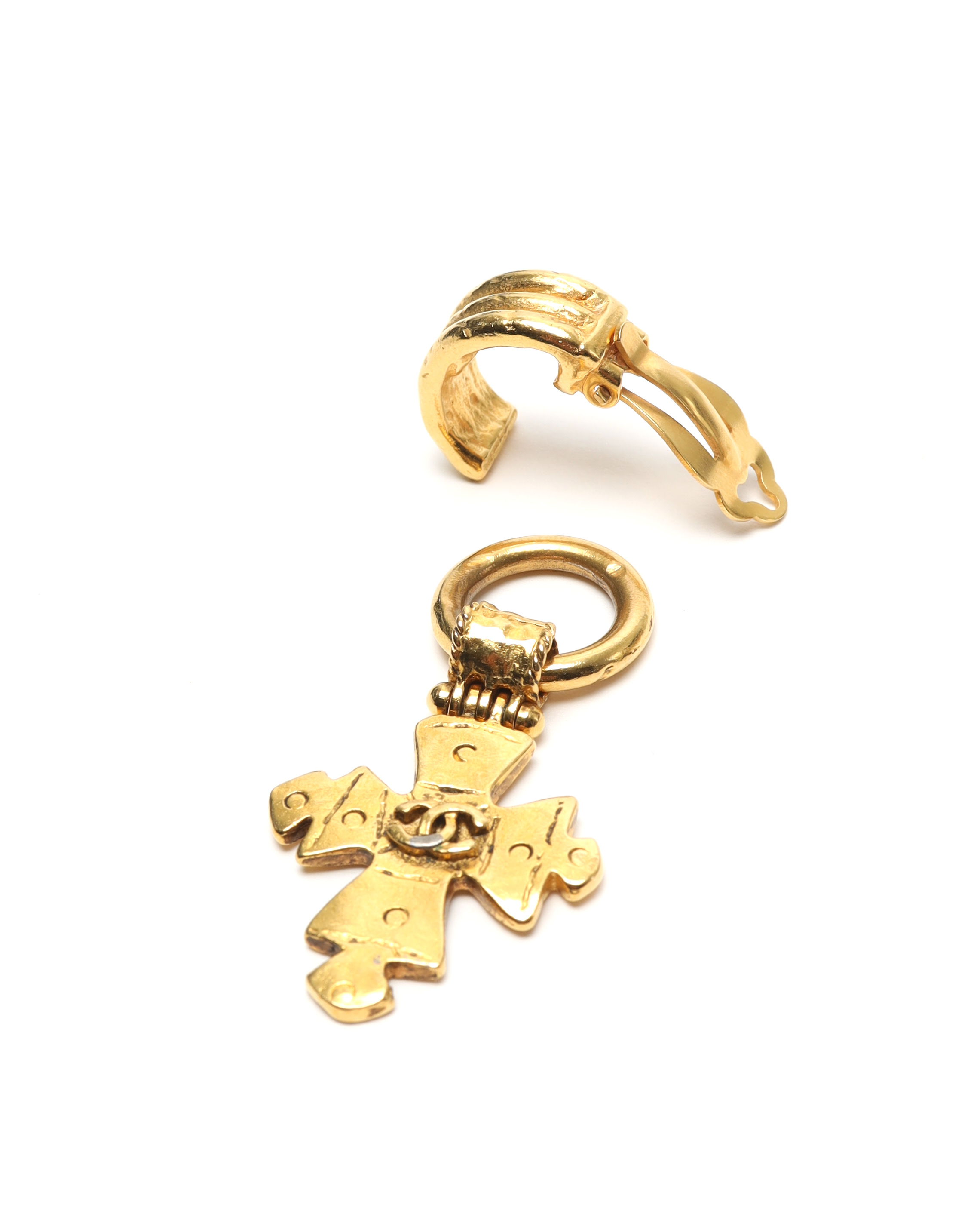 Pre-owned Chanel Gold-tone Dangling Clip-on Earrings