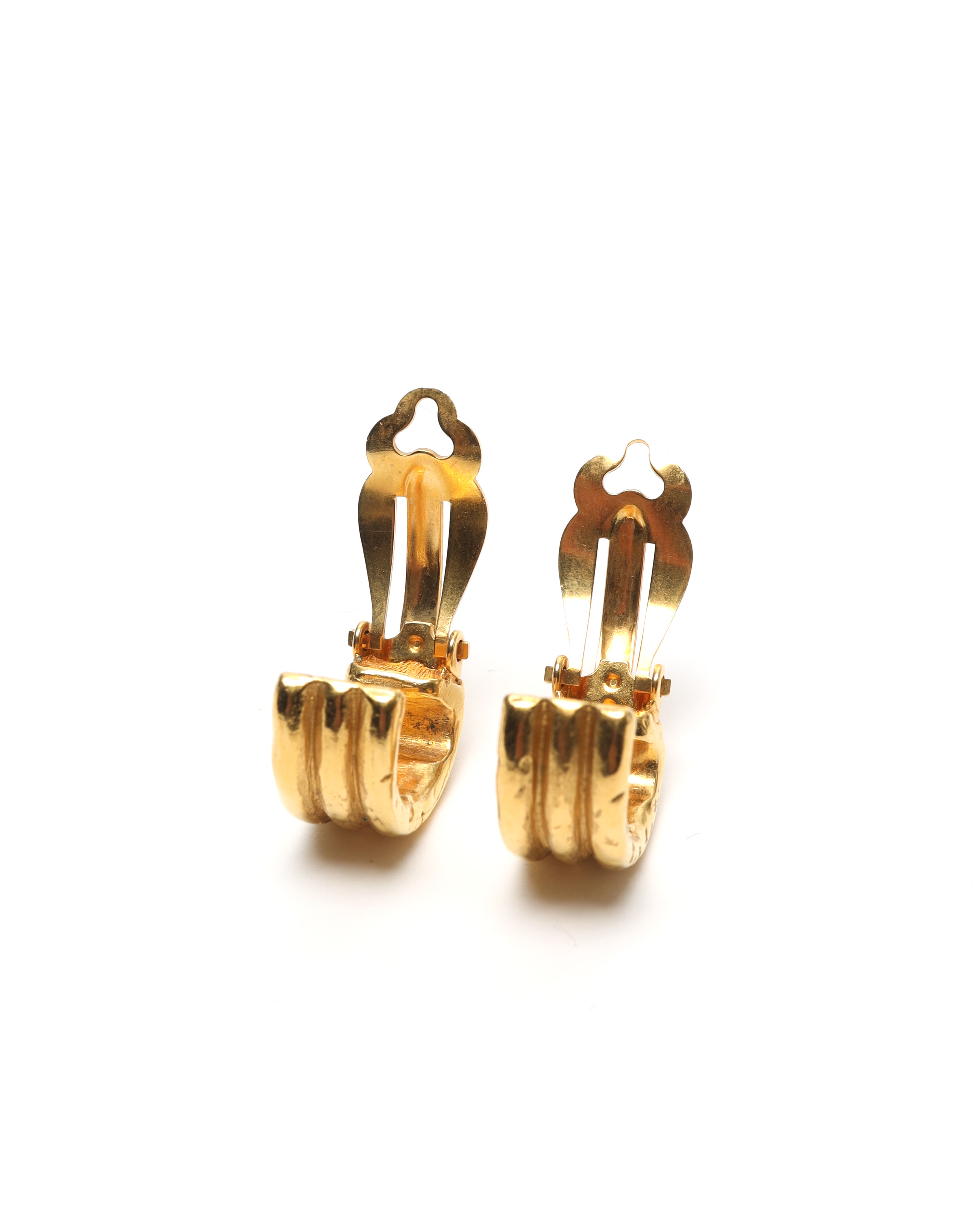 Pre-owned Chanel Gold-tone Dangling Clip-on Earrings