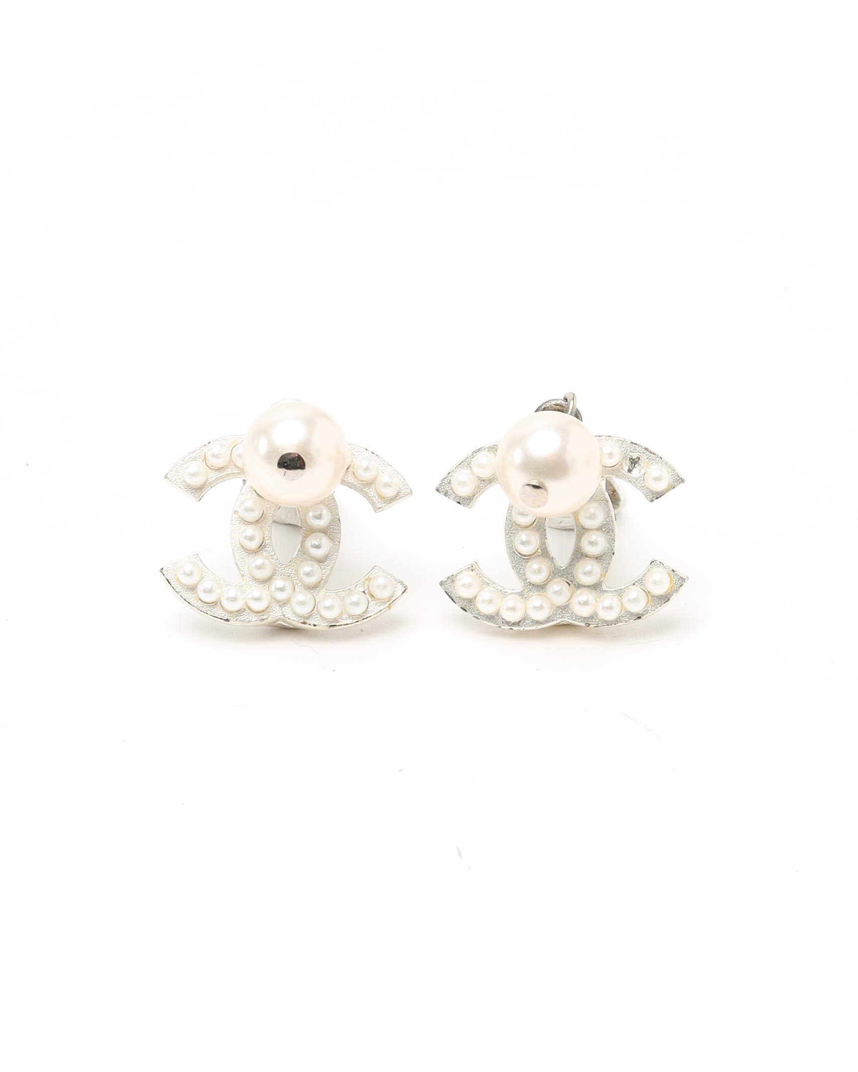 Pre-owned Chanel Coco Mark Pearls Clip-on Earrings