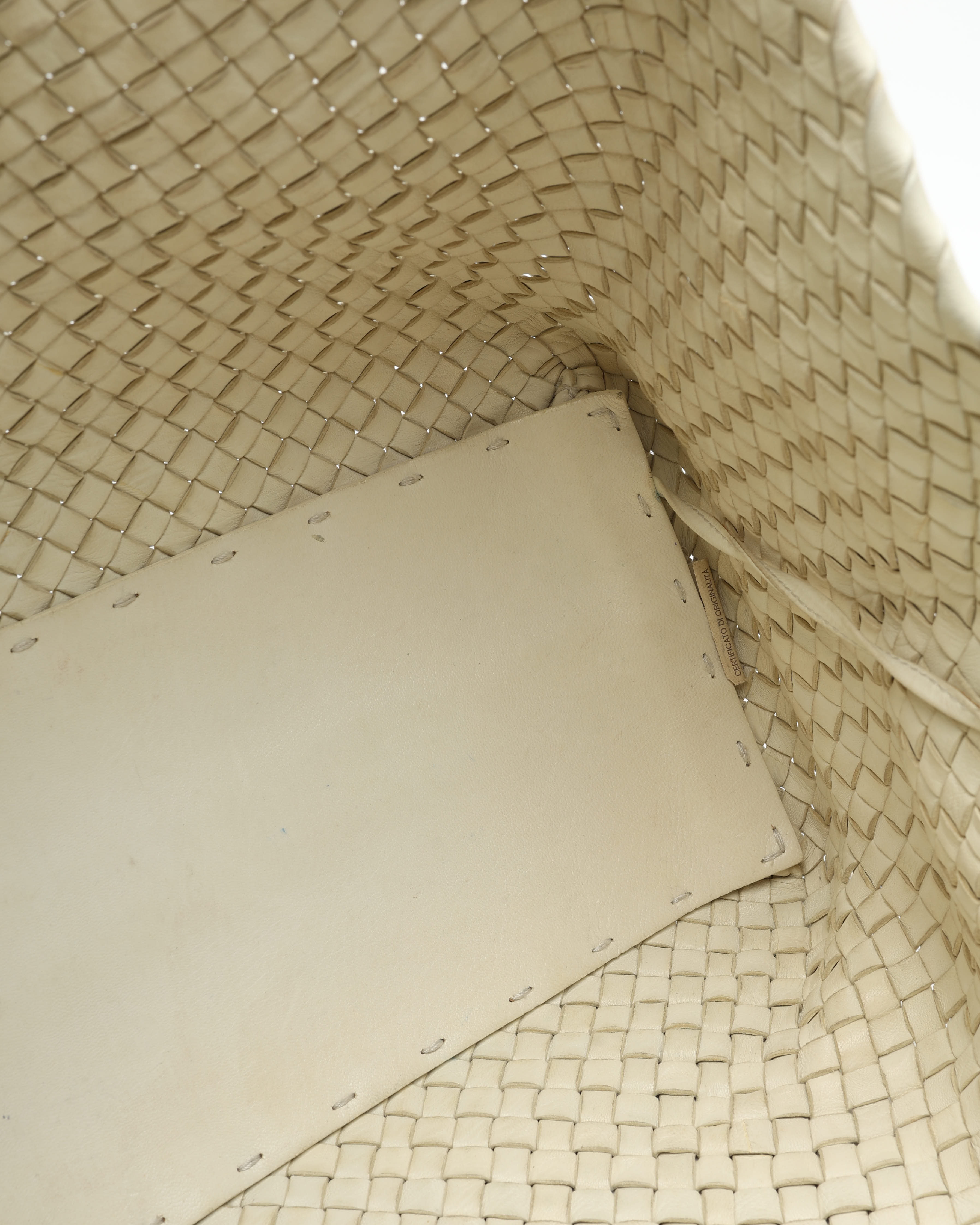 Bottega Veneta Intrecciato Cabat Mm Tote Bag In Neutral