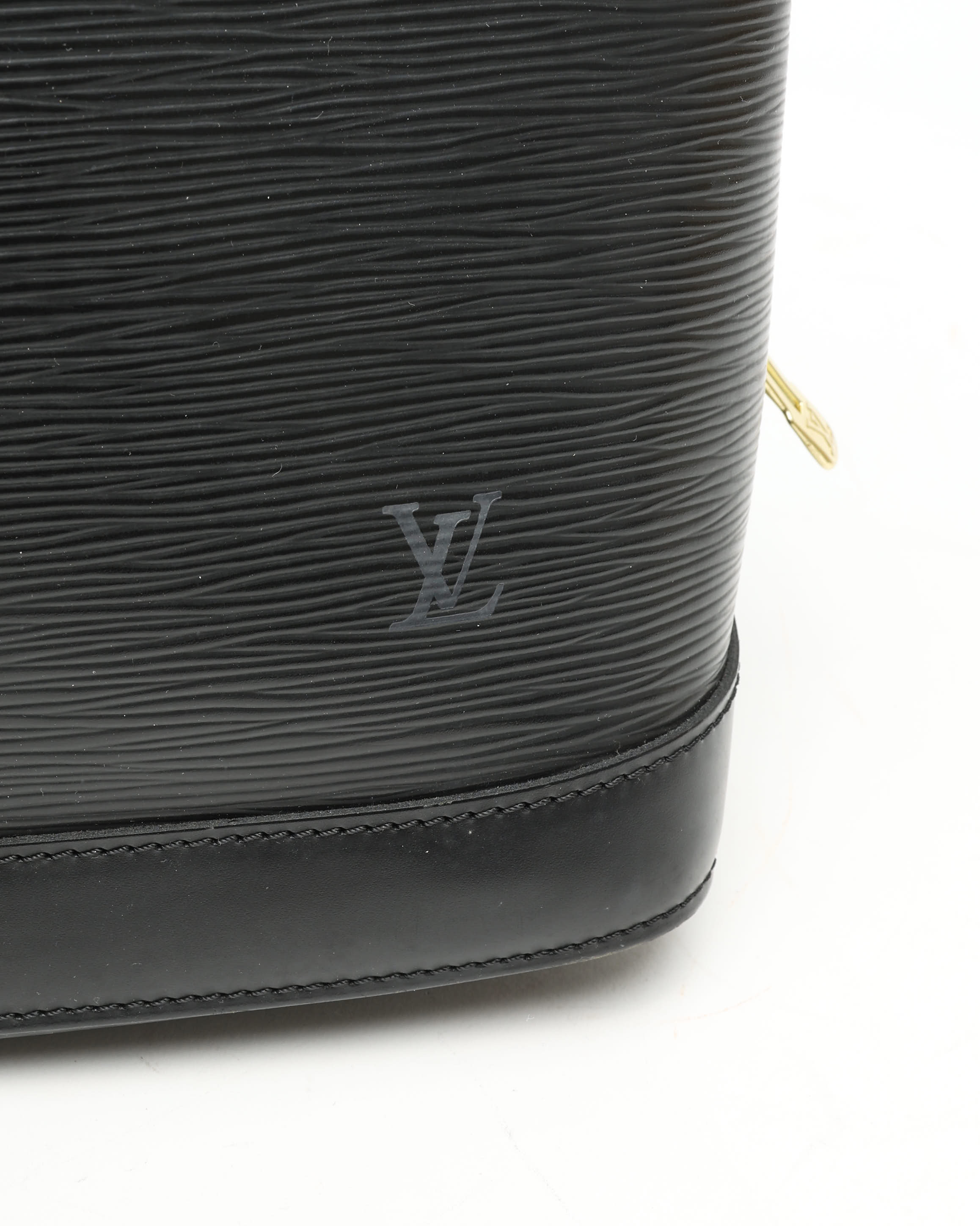 Pre-owned Louis Vuitton Epi Alma Gm In Black