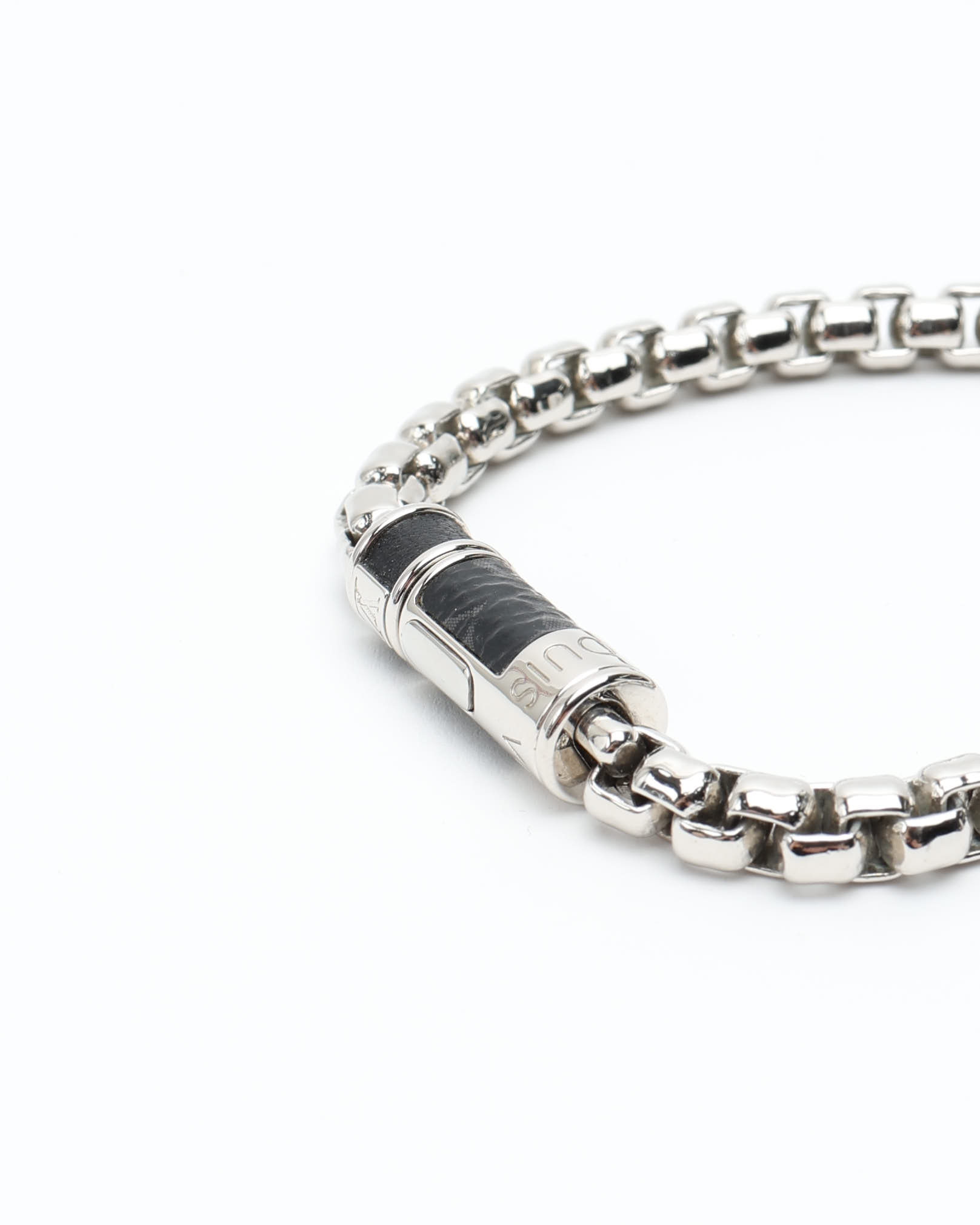 Pre-owned Louis Vuitton Monogram Eclipse Bracelet In Silver