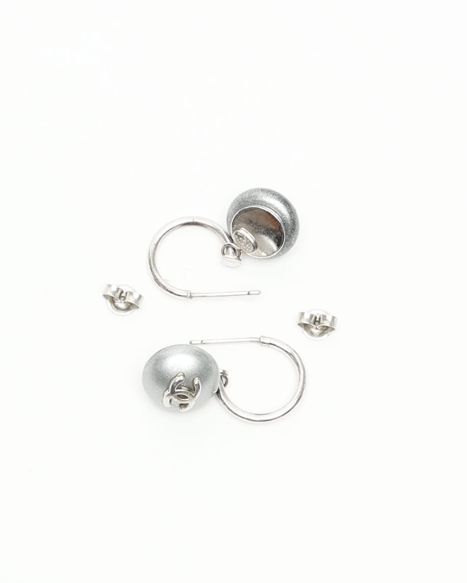 Pre-owned Chanel Coco Mark Swing Earrings In Silver