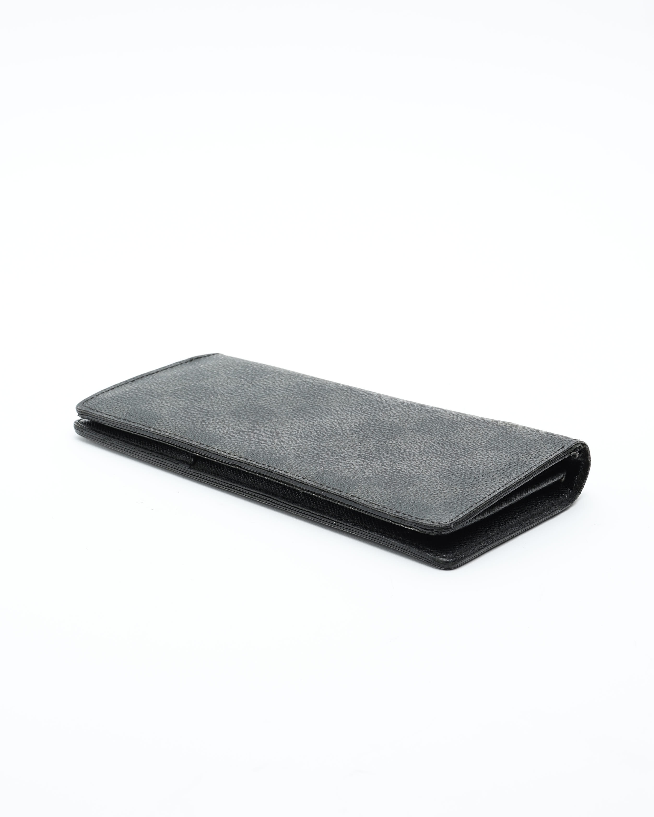Pre-owned Louis Vuitton Damier Graphite Brazza Long Wallet In Gray