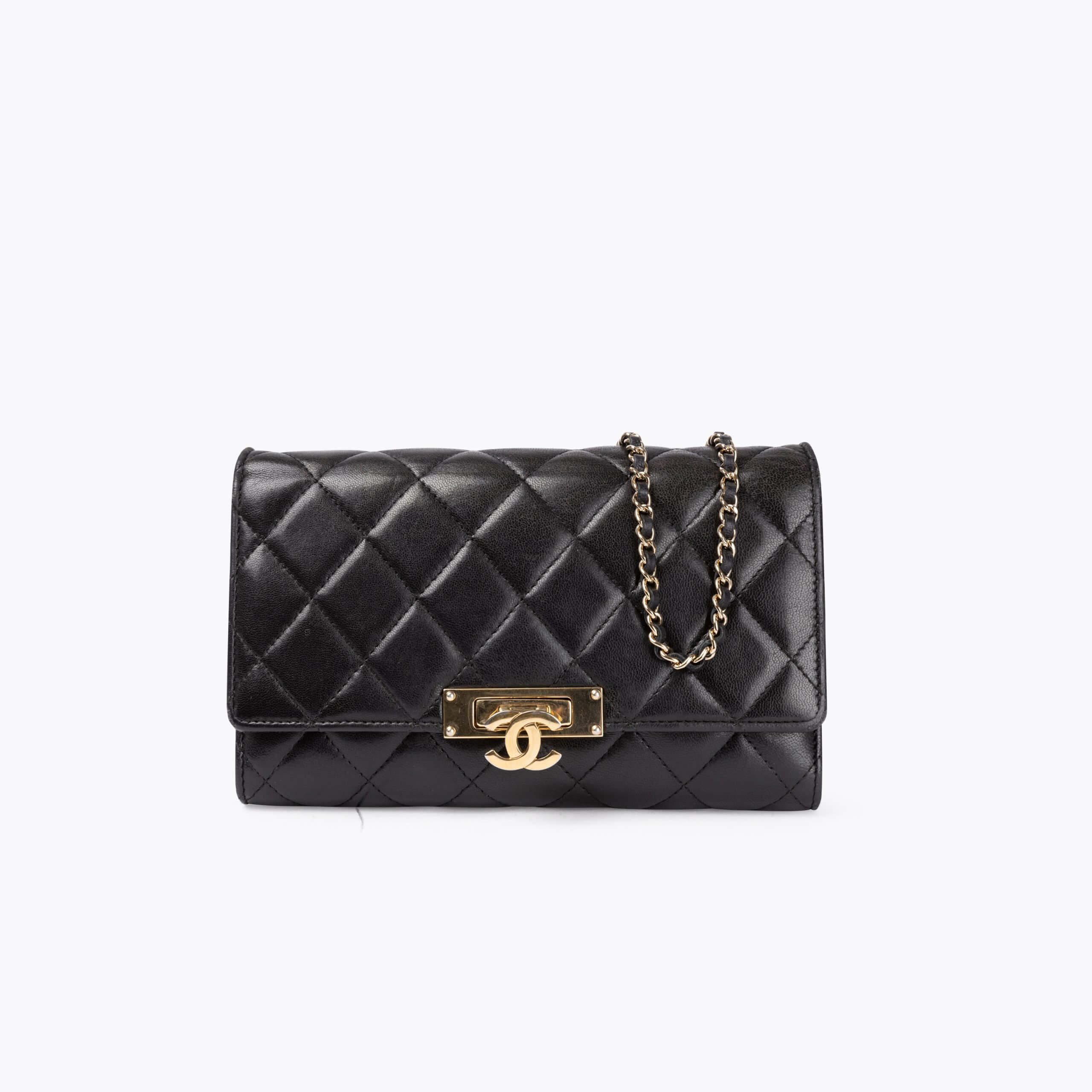 CHANEL Gold Class Wallet On Chain
