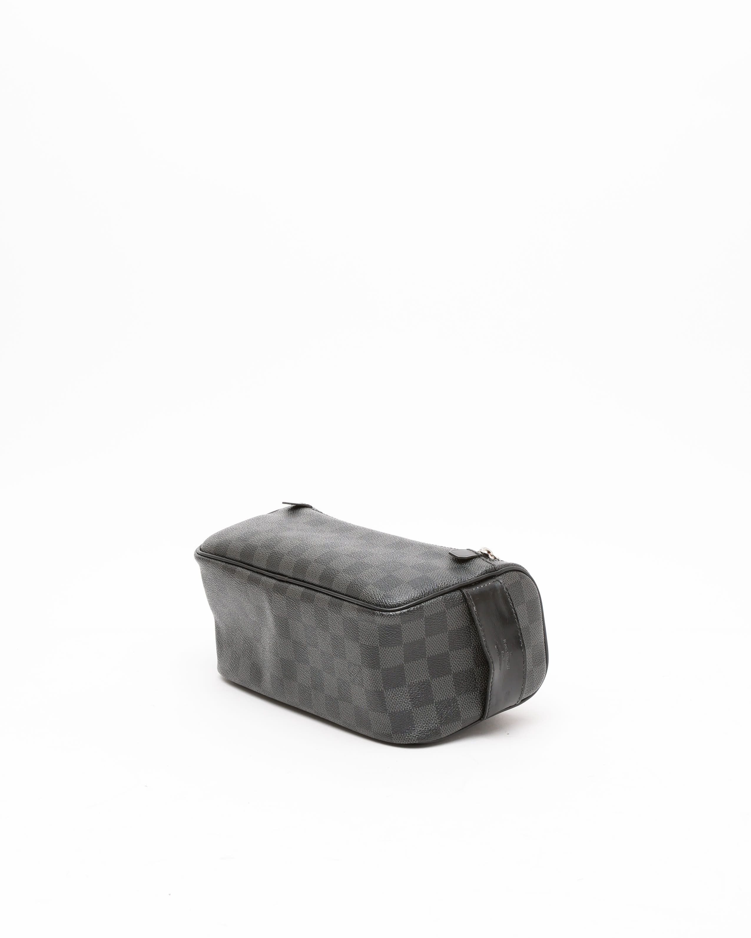 Pre-owned Louis Vuitton Damier Graphite Toiletry Bag In Black