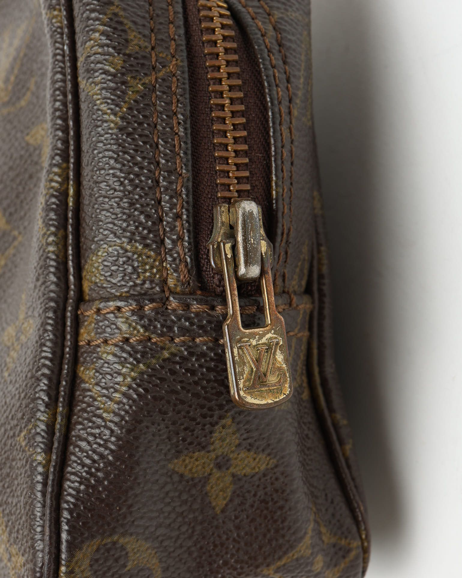 Pre-owned Louis Vuitton Monogram Truth Toilette 23 In Brown