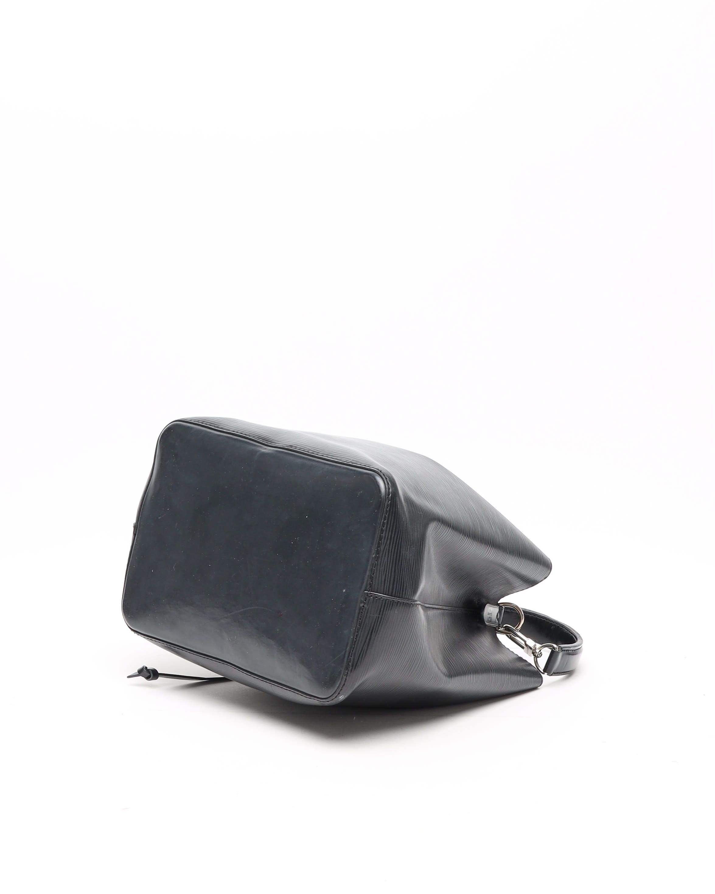 Pre-owned Louis Vuitton Epi Néonoé Mm Bag In Black