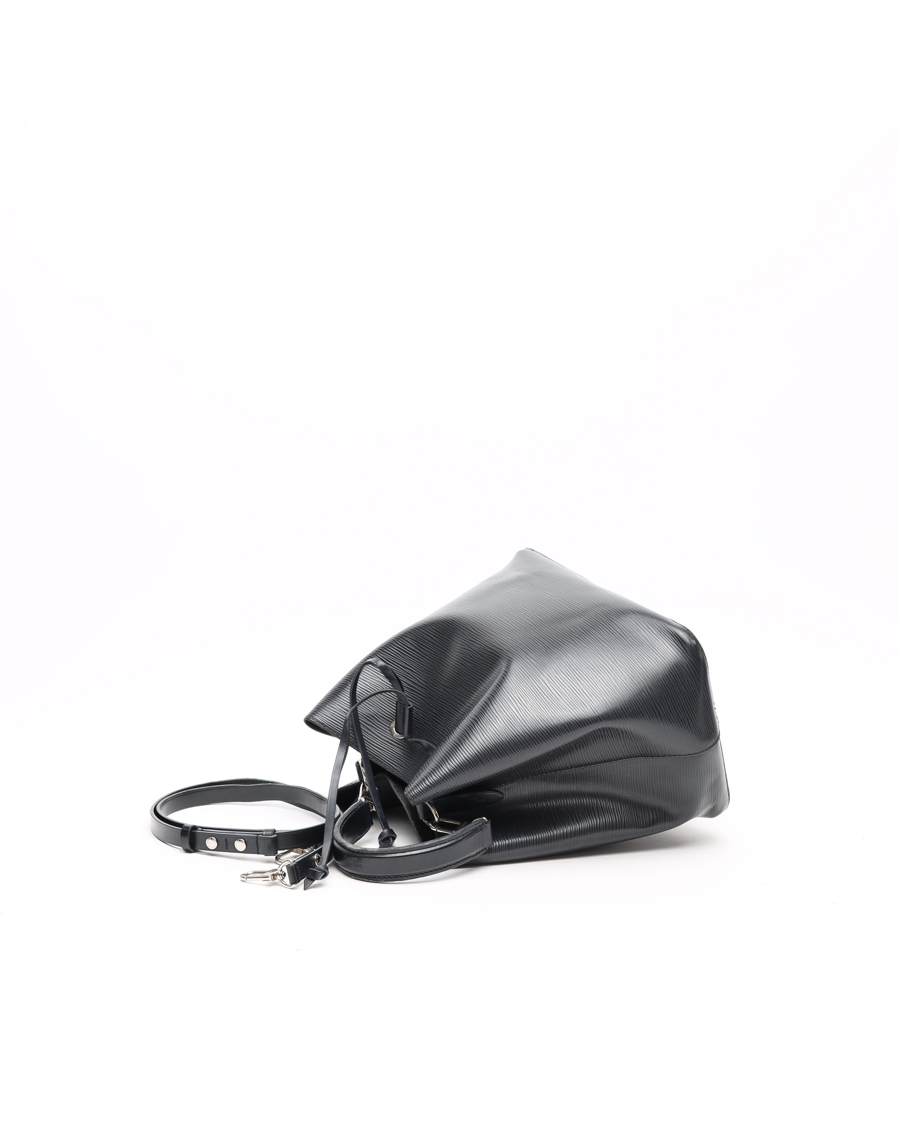 Pre-owned Louis Vuitton Epi Néonoé Mm Bag In Black